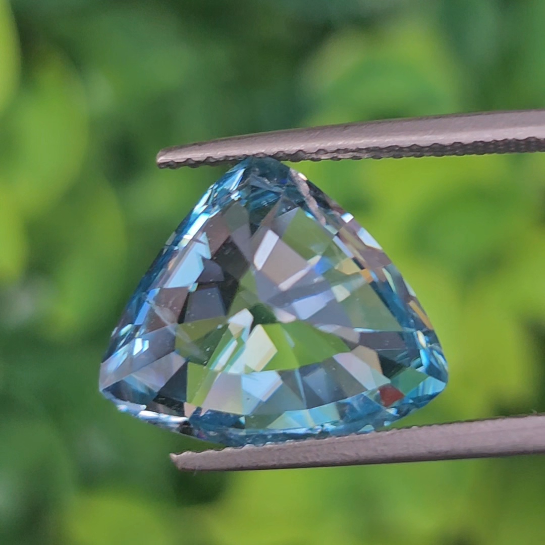 พลอย เพทาย Natural Zircon 11.26 กะรัต (Cts.) พลอยแท้ อัญมณีมงคลประจําวันเกิด เครื่องประดับพลอย