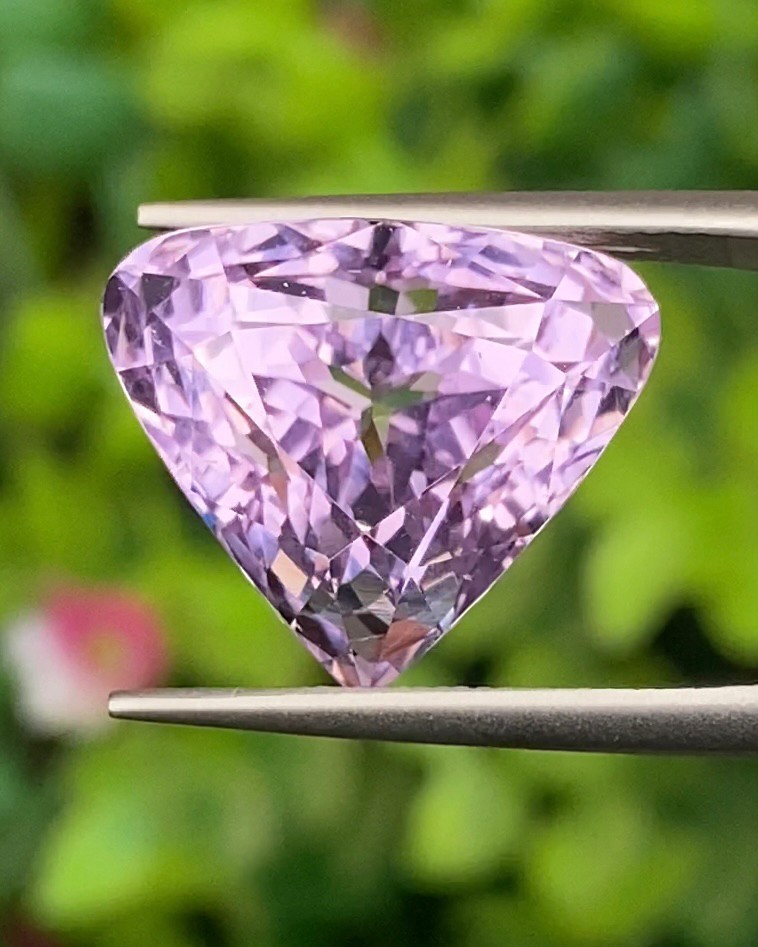 พลอย คุนไซท์ Kunzite 14.84 กะรัต (Cts.) พลอยแท้อัญมณีมงคล ประจําวันเกิด เครื่องประดับพลอย