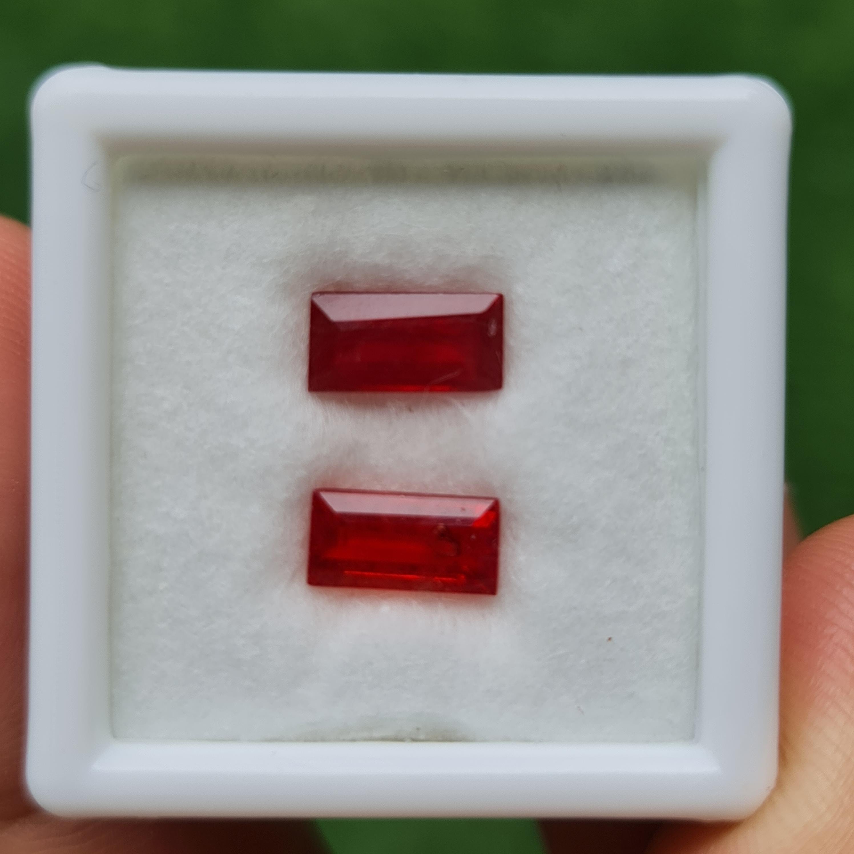 พลอย คู่ ออเรนจ์ แซฟไฟร์ Orange Sapphire 2 เม็ด 2.01 กะรัต (Cts.) พลอยแท้ อัญมณีมงคลประจําวันเกิด เครื่องประดับพลอย