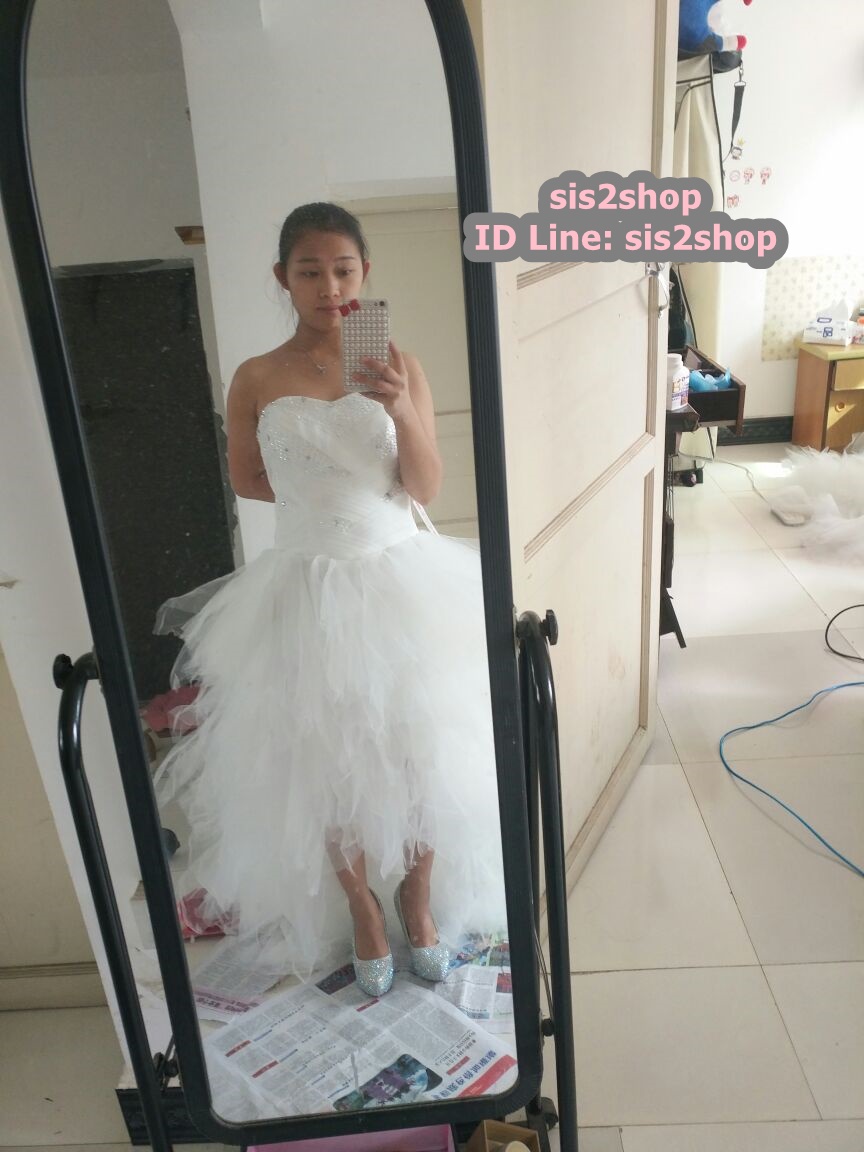 Pre-order ชุดแฟนซี ชุดราตรีสั้น หน้าสั้นหลังยาว สีขาว เกาะอก จับจีบ ปักเลื่อมช่วงอก กระโปรงเป็นชั้น เชือกผูกหลัง