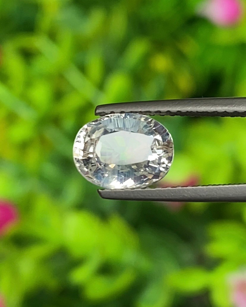 พลอย ขาว ไวท์ แซฟไฟร์ White Sapphire 2.08 กะรัต (Cts.) พลอยแท้ อัญมณีมงคลประจําวันเกิด เครื่องประดับพลอย