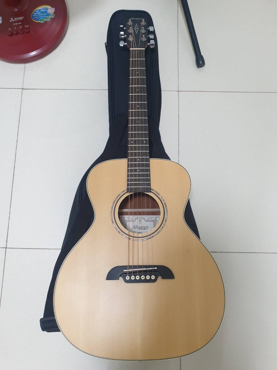 กีตาร์ Alvares RS26