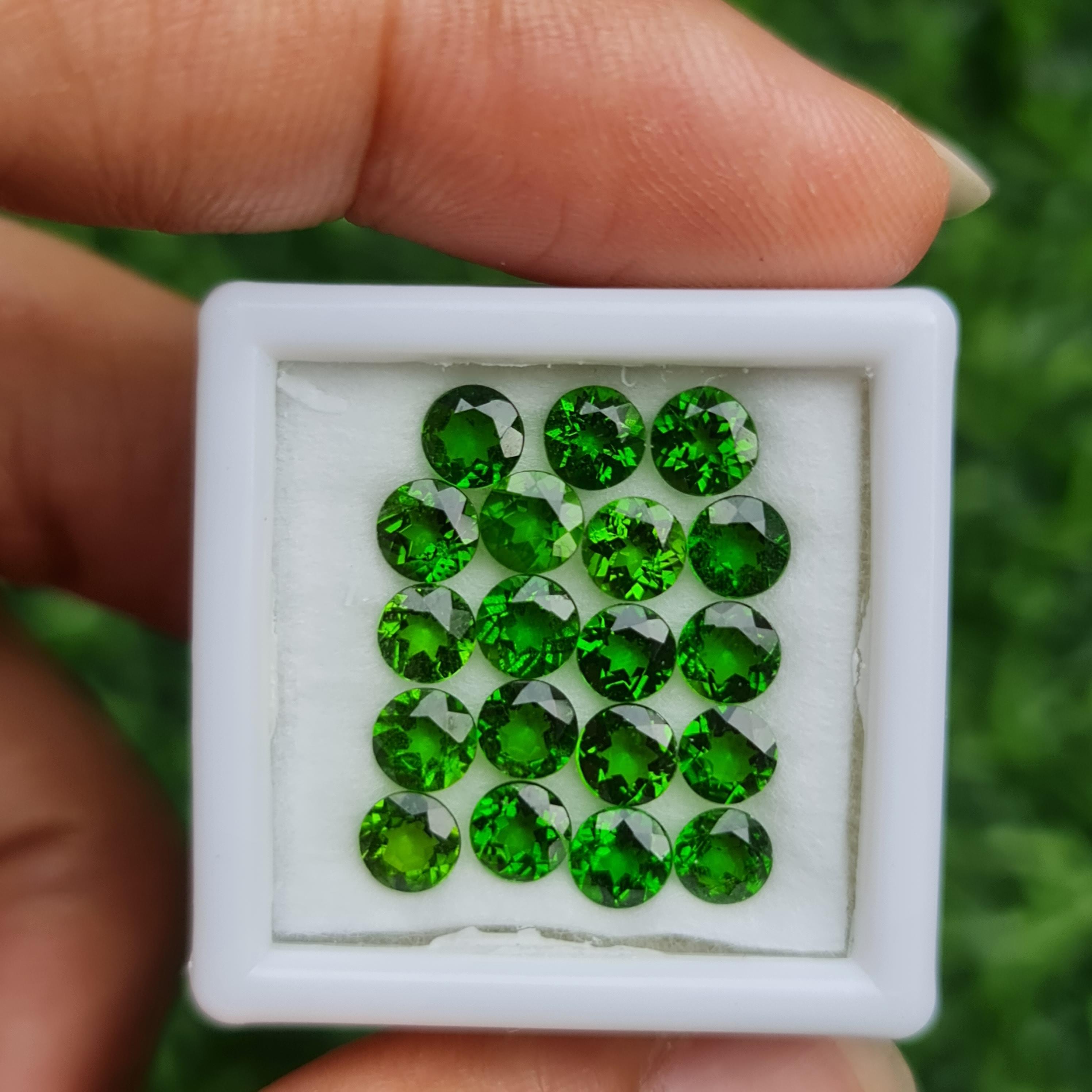 พลอย โครม ไดออพไซด์ Chrome Diopside 5.39 กะรัต (Cts.) 19 เม็ด พลอยแท้ อัญมณีมงคลประจําวันเกิด เครื่องประดับพลอย