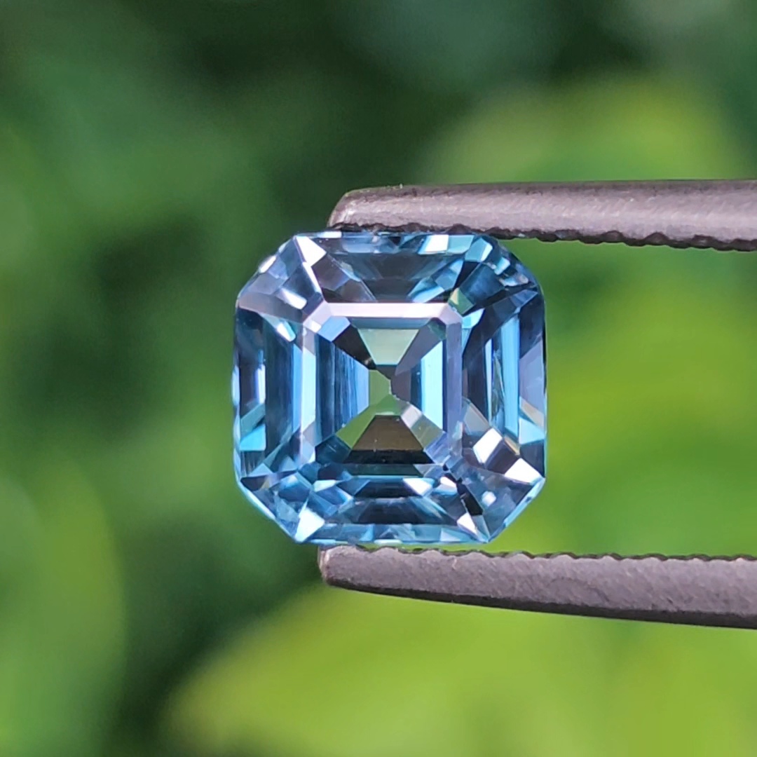 พลอย เพทาย (Zircon) 1.79 กะรัต (Cts.) พลอยแท้ อัญมณีมงคลประจําวันเกิด เครื่องประดับพลอย