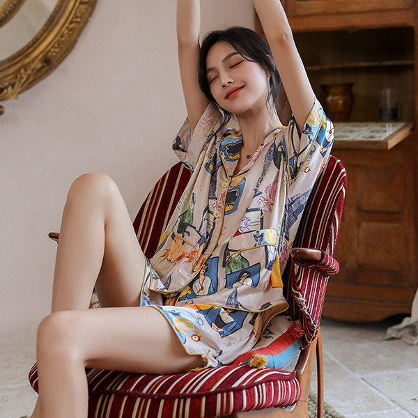 🚩พร้อมส่ง🚩ชุดนอน Silk Satin ไหมซาตินเกรดพรีเมี่ยม พิมพ์ลายสไตล์วินเทจ ผ้านุ่มลื่นละมุนผิว (ST125)