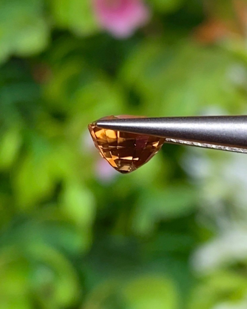 พลอย เพทาย (Zircon) 1.46 กะรัต (Cts.) พลอยแท้ อัญมณีมงคลประจําวันเกิด เครื่องประดับพลอย