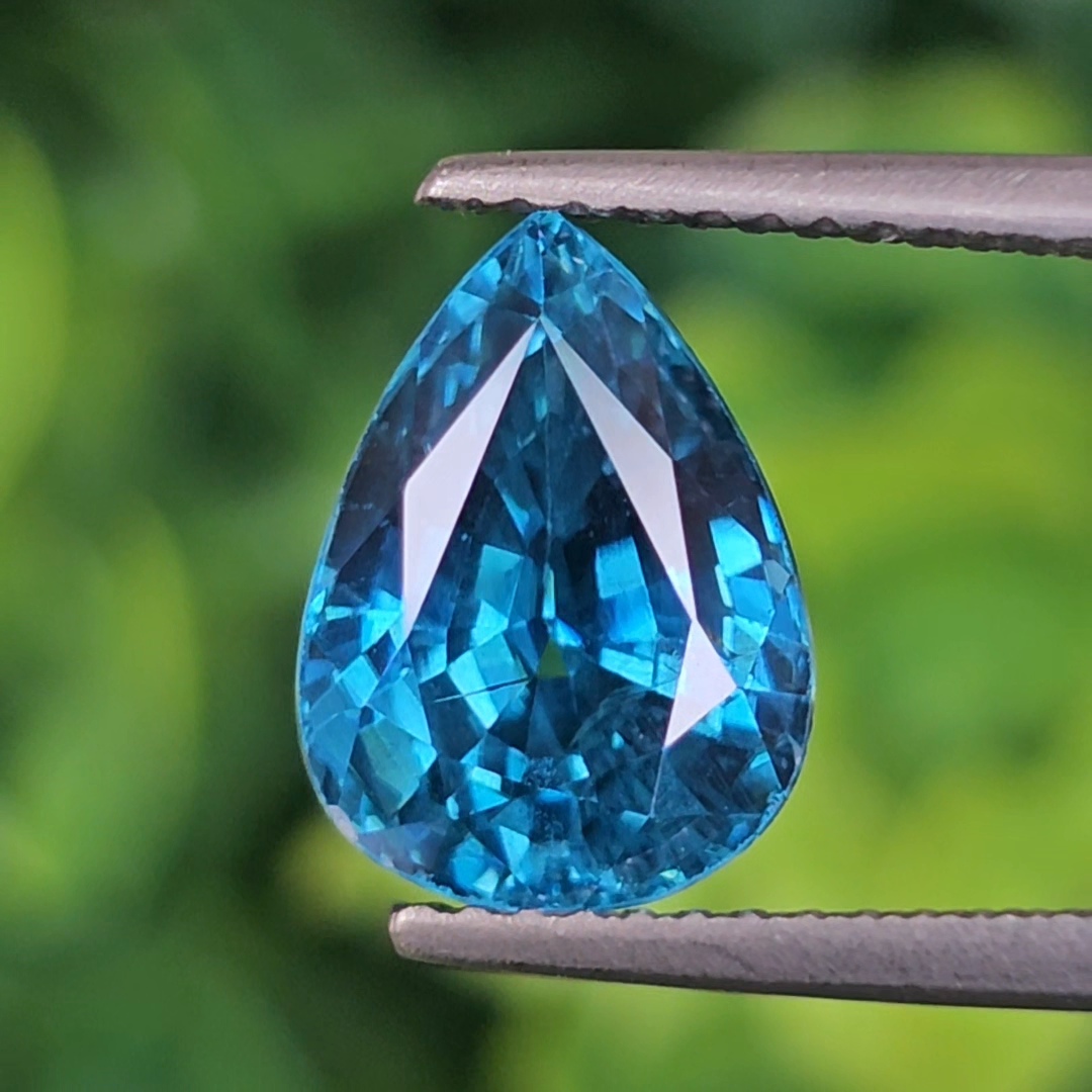 พลอย เพทาย (Zircon) 5.55 กะรัต (Cts.) พลอยแท้ อัญมณีมงคลประจําวันเกิด เครื่องประดับพลอย