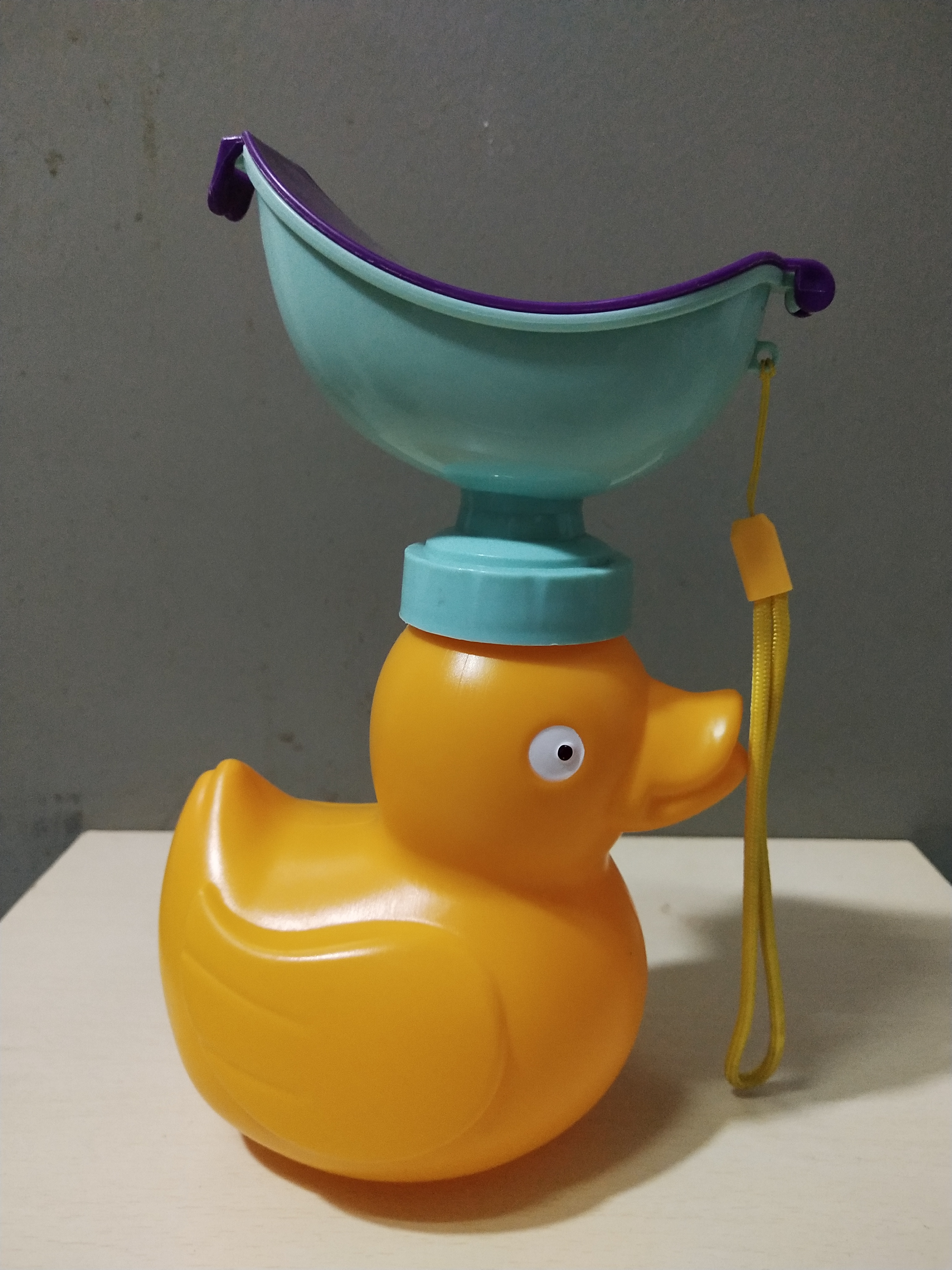 มีหลายภาพ เป็นของสะสม ยังไม่เคยใช้ ขวดสำหรับใส่ฉี่แบบพกพารูปเป็ด