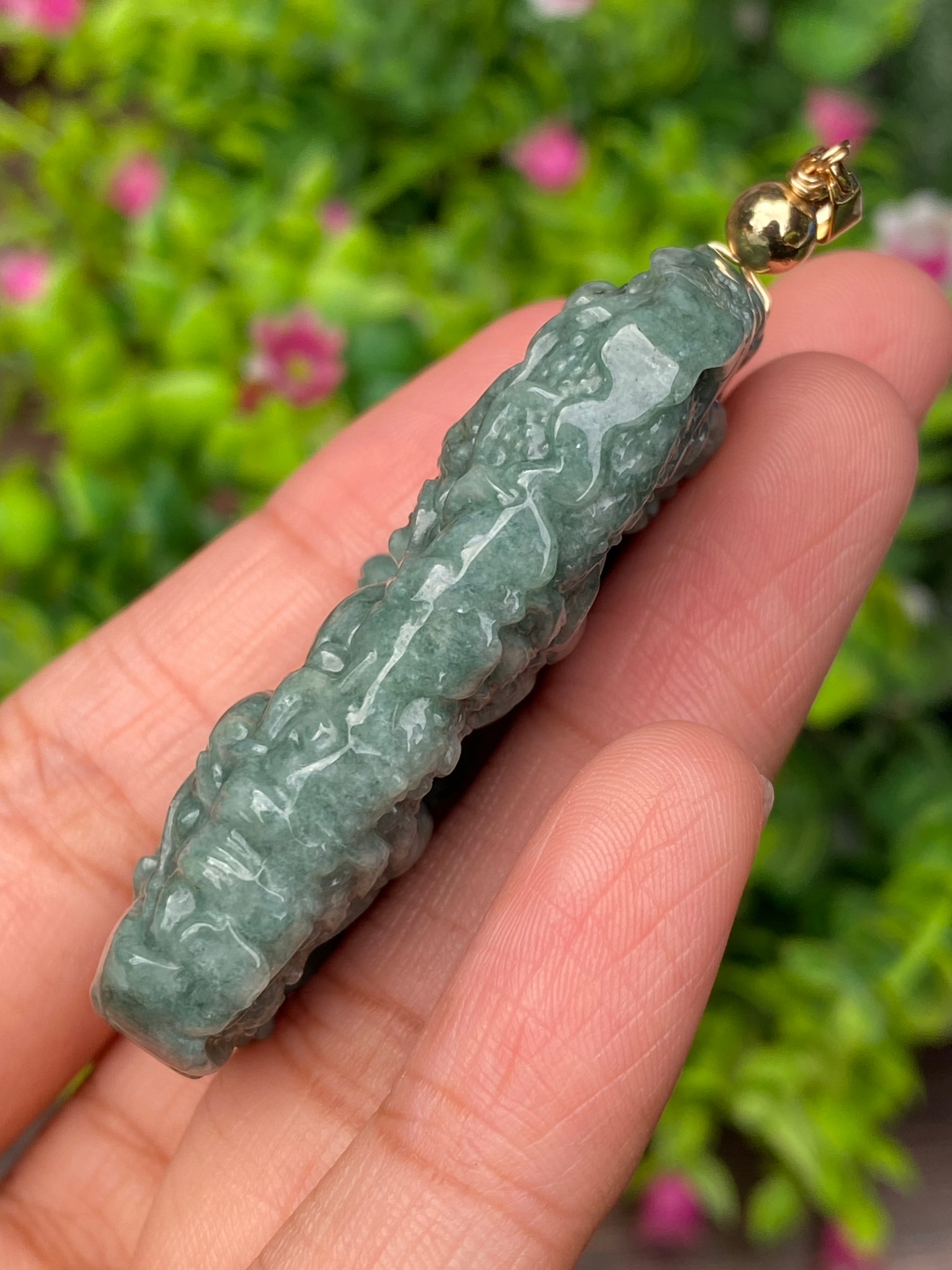 หยก พม่า แท้ จี้หยก (Burmese jadeite) แกะสลักมังกร 180.66 กะรัต (Cts.) หยกแท้ อัญมณีมงคลประจําวันเกิด เครื่องประดับหยก