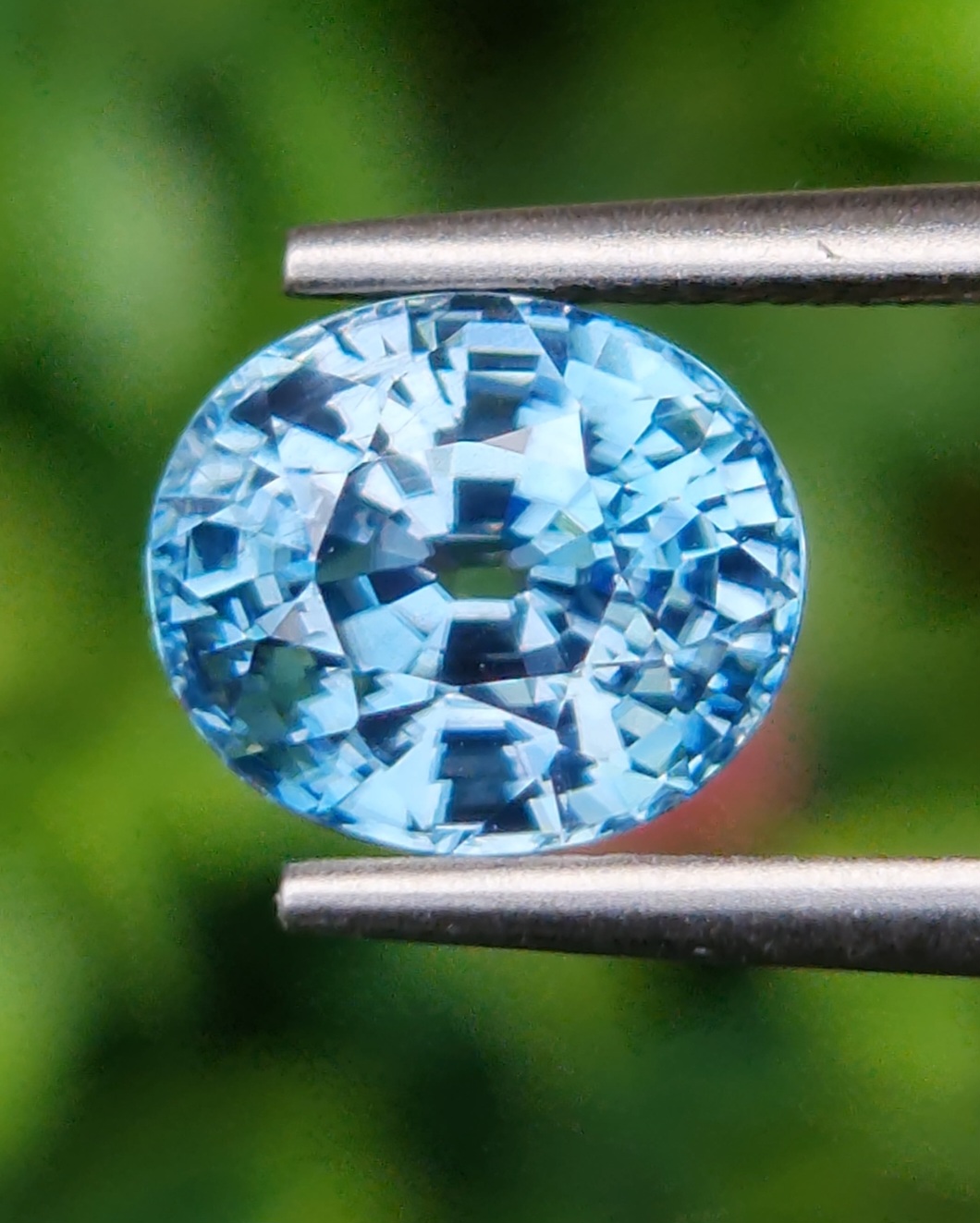 พลอย เพทาย (Zircon) 3.79 กะรัต (Cts.) พลอยแท้ อัญมณีมงคลประจําวันเกิด เครื่องประดับพลอย