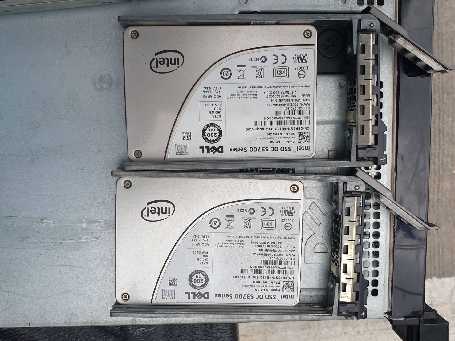 Dell R620 E5-2650v2 x2 ram 128 GB SSD 200GBx2 SAS 600x4 Power x2