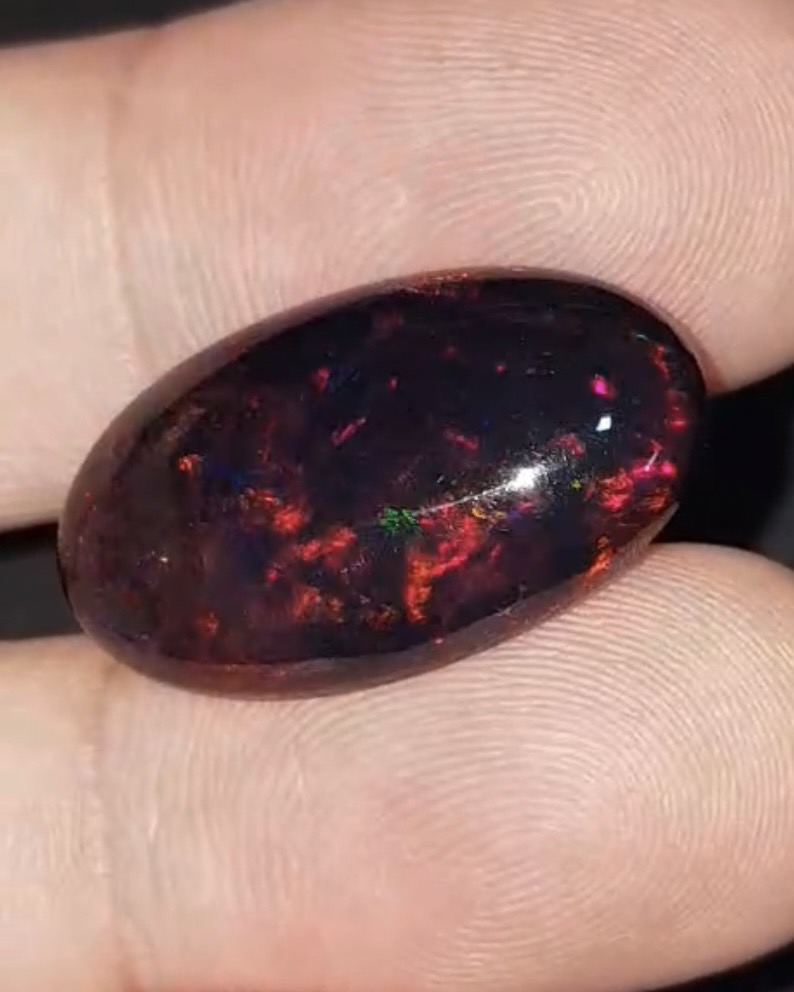 พลอย โอปอล Opal 11.64 กะรัต (Cts.) พลอยแท้ อัญมณีมงคลประจําวันเกิด เครื่องประดับพลอย