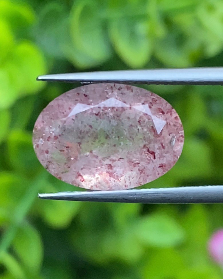 พลอย สตอเบอรี่ ควอตซ์ Strawberry Quartz 5.49 กะรัต (Cts.) พลอยแท้ อัญมณีมงคลประจําวันเกิด เครื่องประดับพลอย