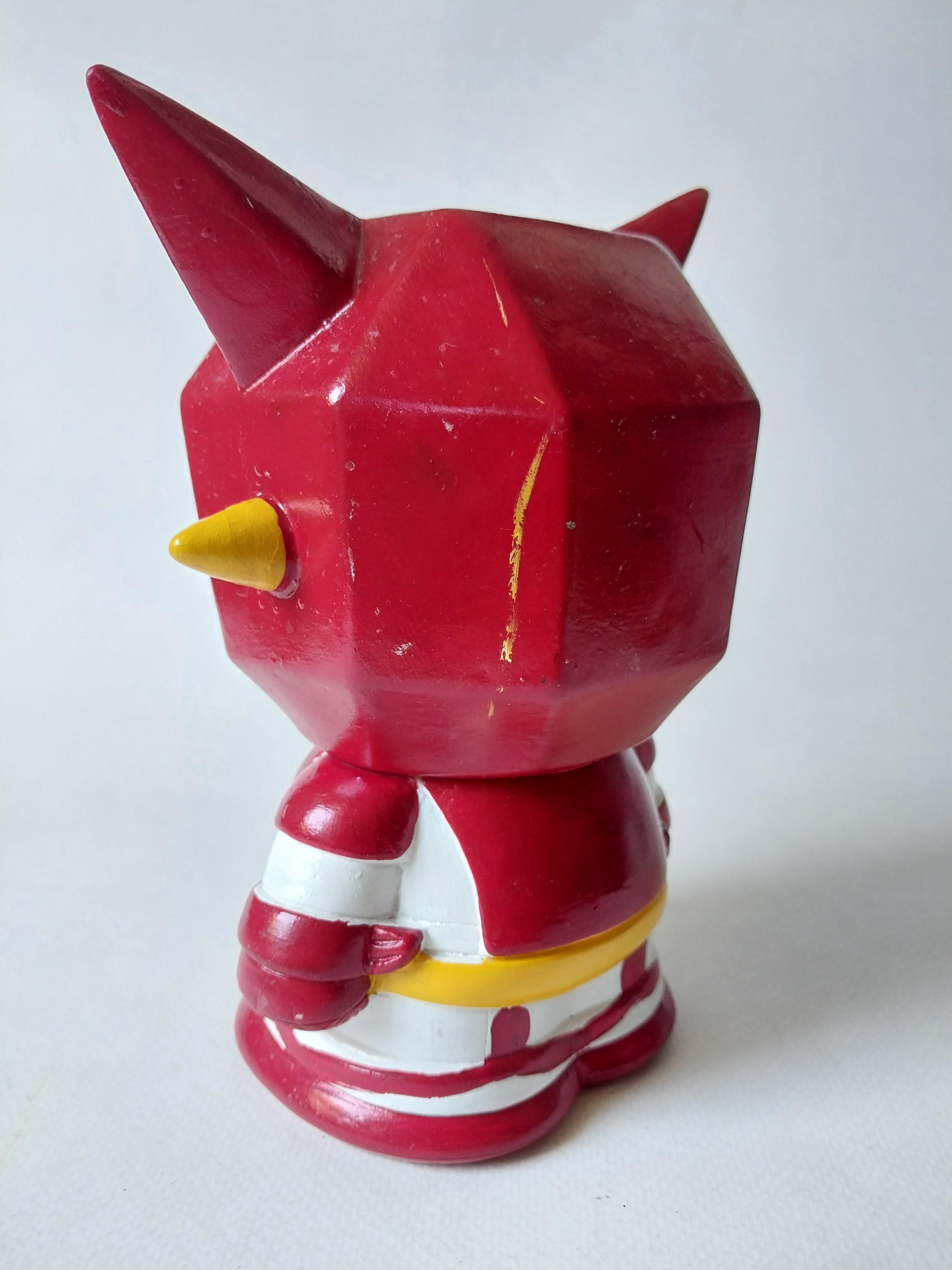 มีหลายภาพ,มีตำหนิ หุ่นเก็ตเตอร์กระปุกออมสินงานซอฟแข็ง ชนาด 6นิ้ว