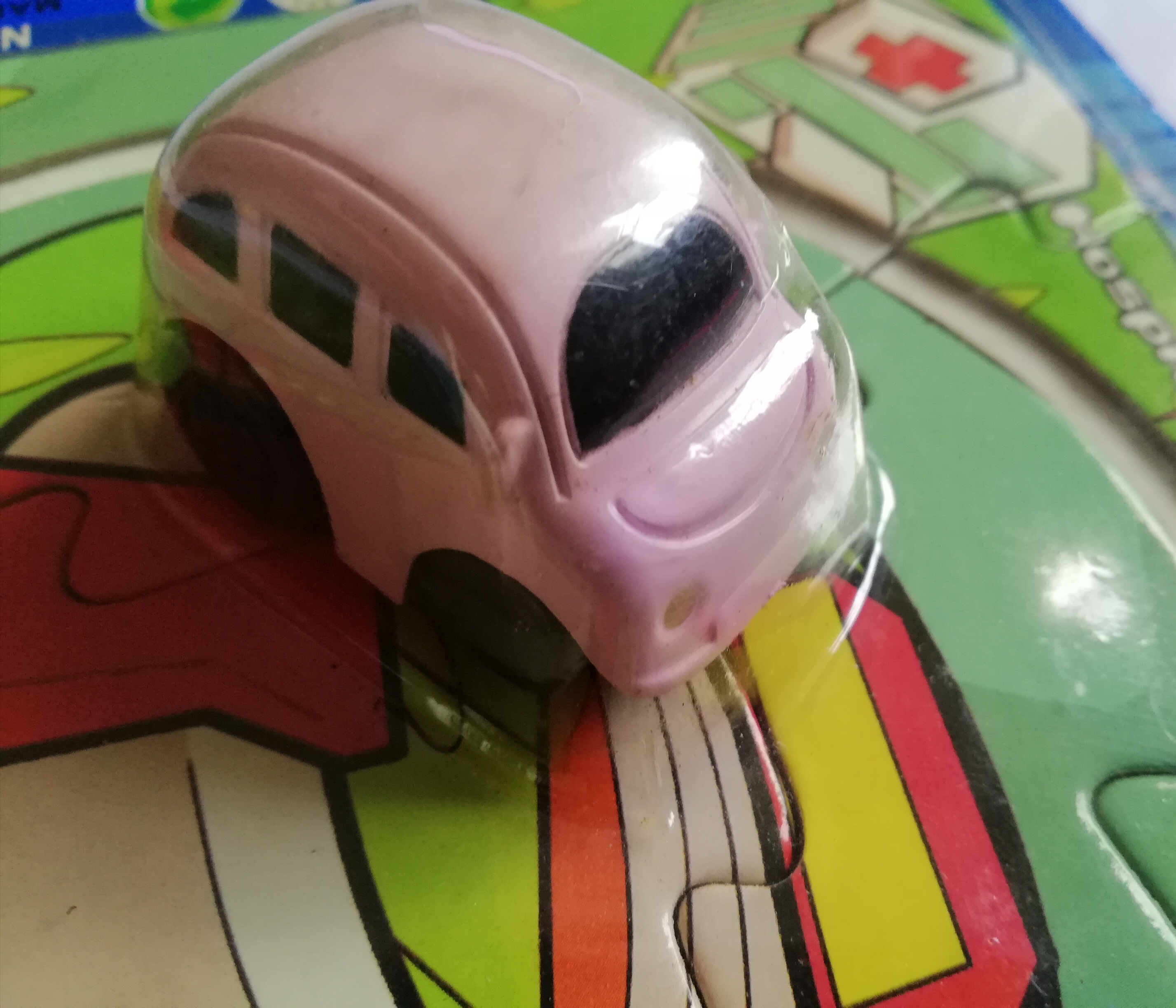 ของเก่าสะสม เกมส์รถไขลานวิ่งในรางจิ๊กซอร์ ของ LOVELY CAR สภาพเก่าเก็บตามสภาพ ยังไม่แกะแพค แบบ#1สีชมพู