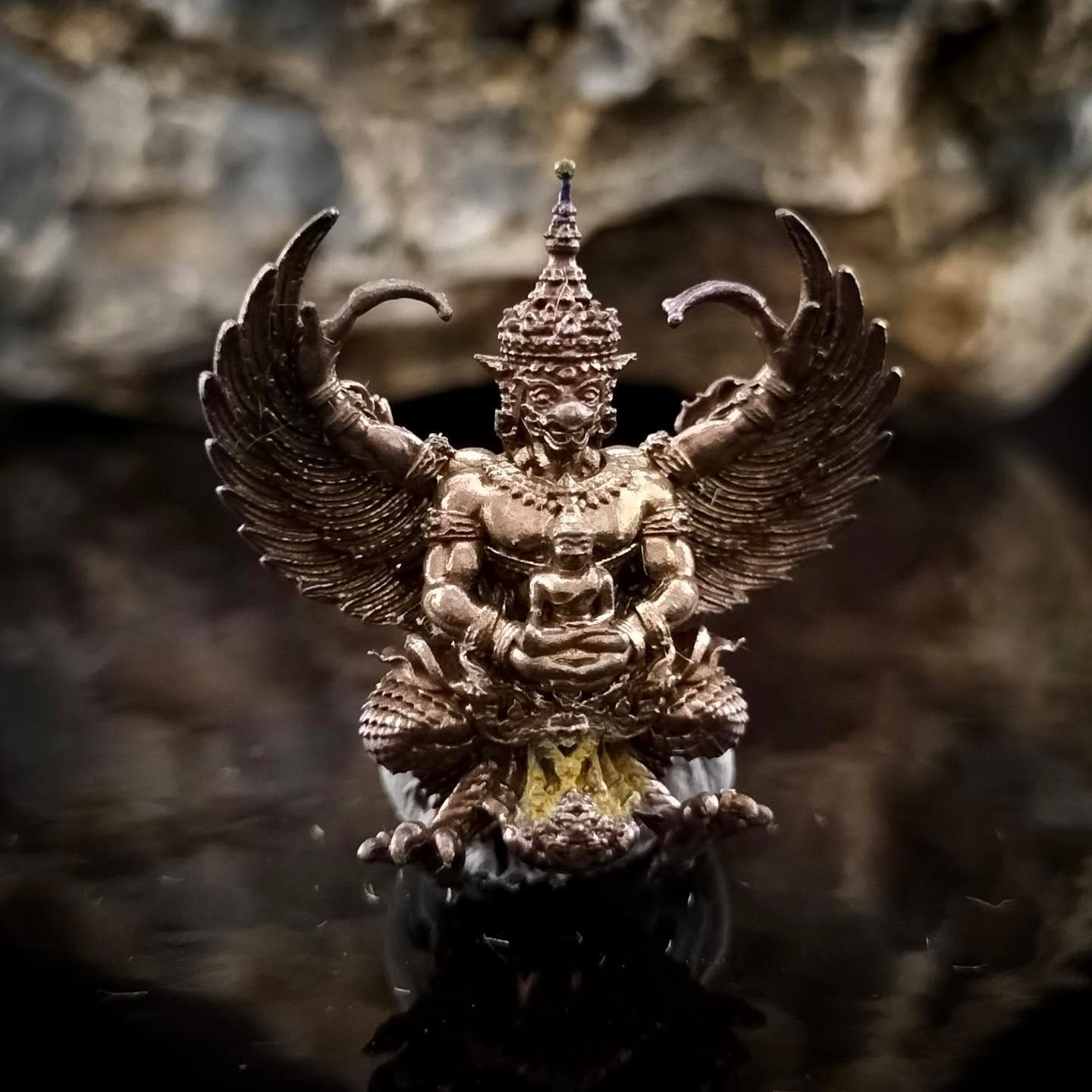 พญาครุฑ รุ่น เศรษฐีเงินไหลมา