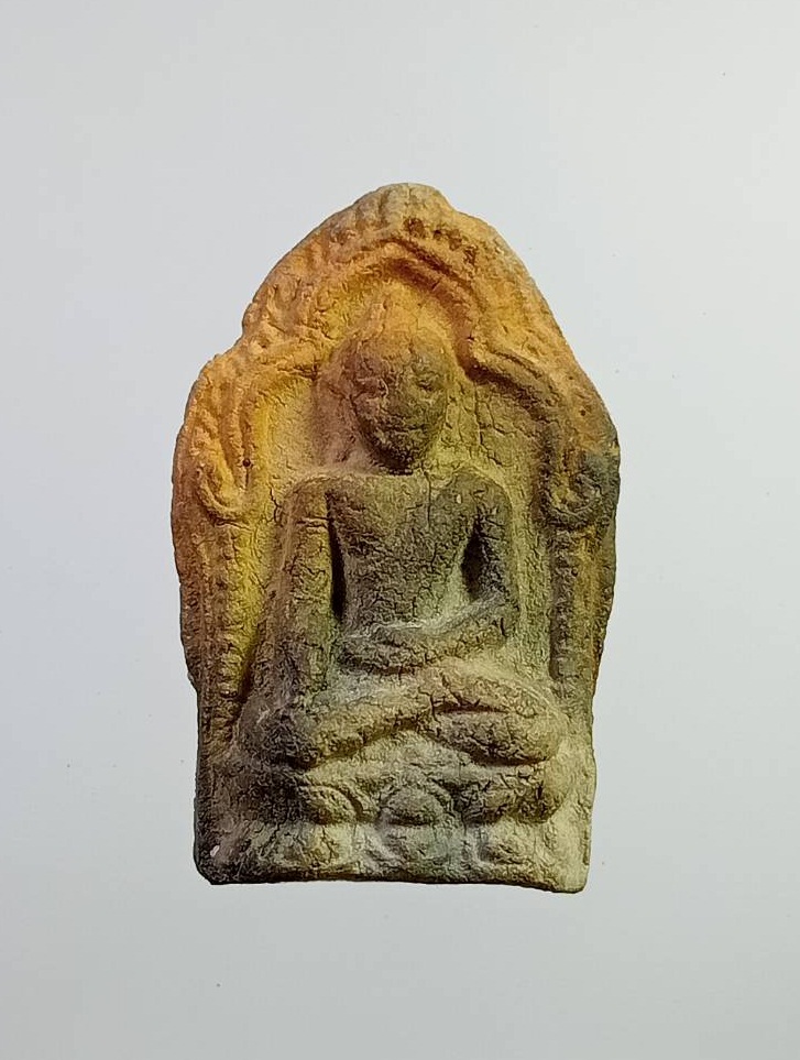 ผ2296 พระหอมเดี่ยว ลำพูน เนื้อดิน ไม่ทราบที่ครับ