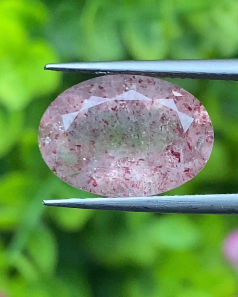 พลอย สตอเบอรี่ ควอตซ์ Strawberry Quartz 5.49 กะรัต (Cts.) พลอยแท้ อัญมณีมงคลประจําวันเกิด เครื่องประดับพลอย