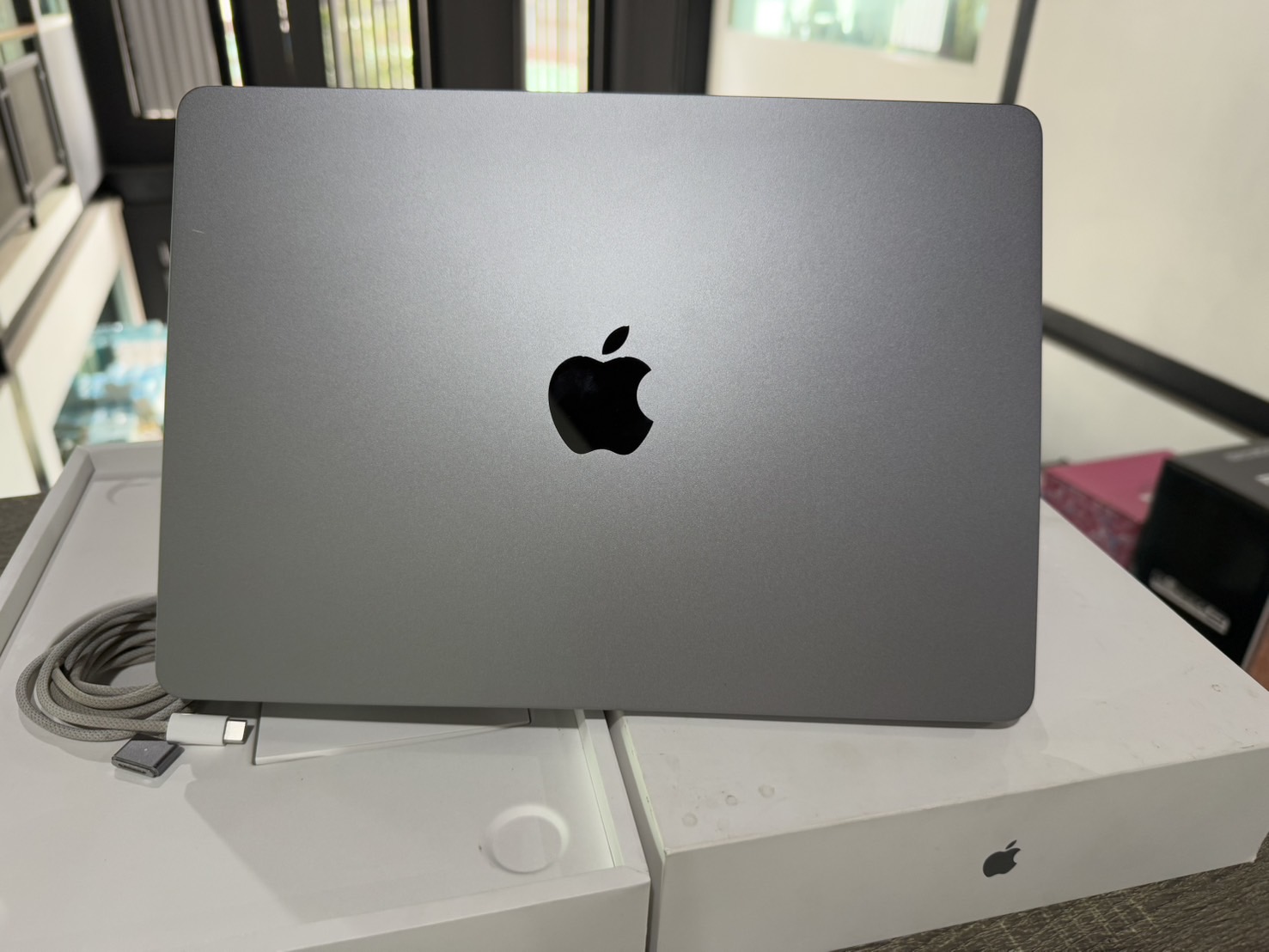 Macbook Air 13"2024(M3/8GB/SSD 256GB)+Adapter
