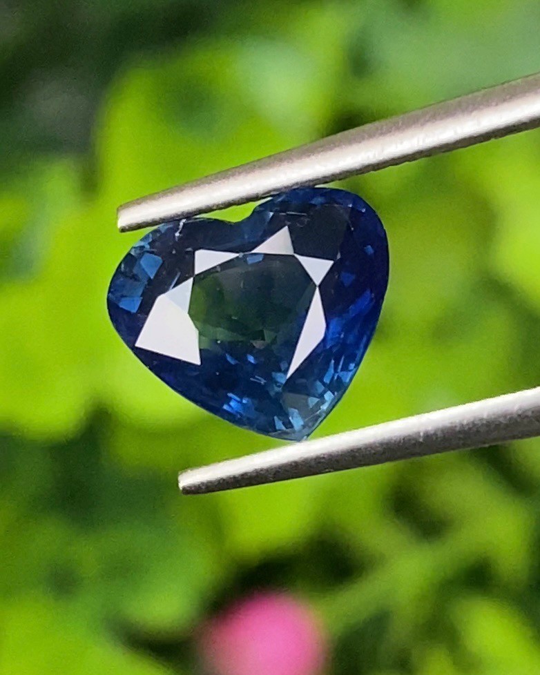 พลอย ไพลิน (Blue Sapphire) 3.03 กะรัต (Cts.) พลอยแท้ อัญมณีมงคลประจําวันเกิด เครื่องประดับพลอย