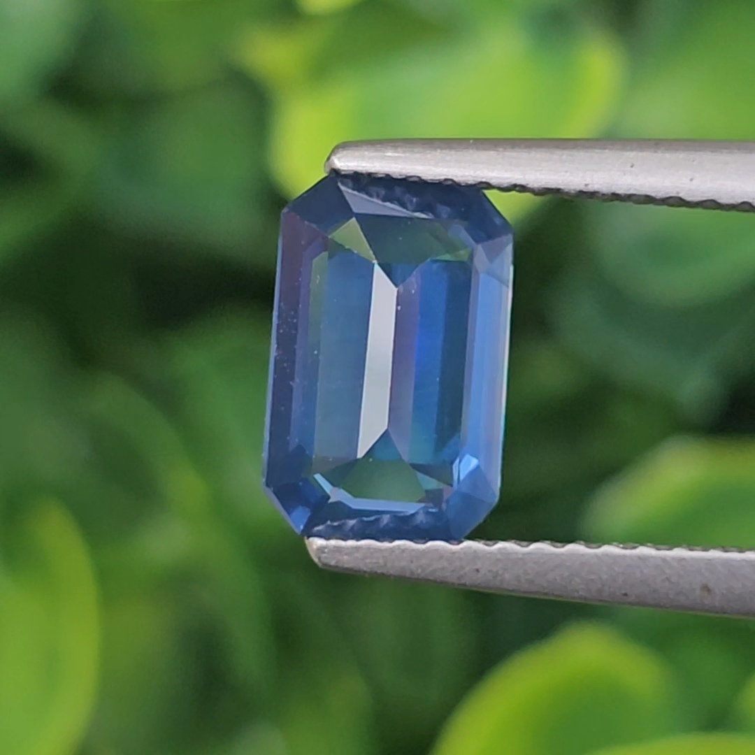 พลอย ไพลิน (Blue Sapphire) 2.11 กะรัต (Cts.) สีพิเศษ คอนฟลาวเวอร์ บลู (Cornflower Blue) พลอยแท้ อัญมณีมงคลประจําวันเกิด เครื่องประดับพลอย