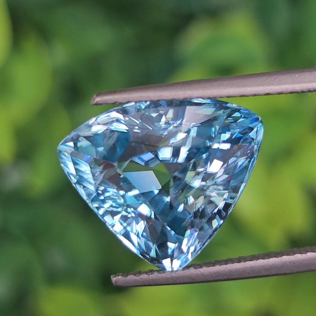 พลอย เพทาย Natural Zircon 11.26 กะรัต (Cts.) พลอยแท้ อัญมณีมงคลประจําวันเกิด เครื่องประดับพลอย