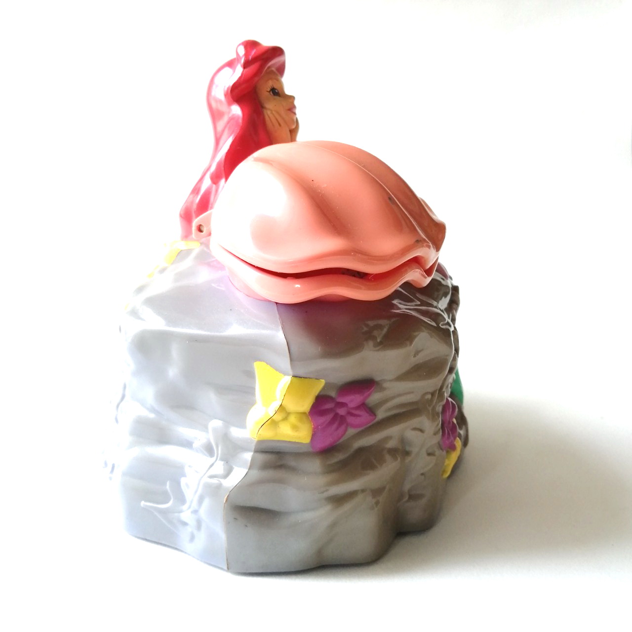 ของสะสมเจ้าหญิงแอเรี่ยล ขนาดใหญ่ ประมาณ7นิ้ว จากดิสนีย์ ใช้สำหรับสะสมเท่านั้น**งานเก่า มีตำหนิ โปรดตรวจสอบทุกภาพ Disney's Ariel -สีถลอกบางส่วน -แบตเตอรี่หมดสภาพ -ไม่มีฝาถ่าน