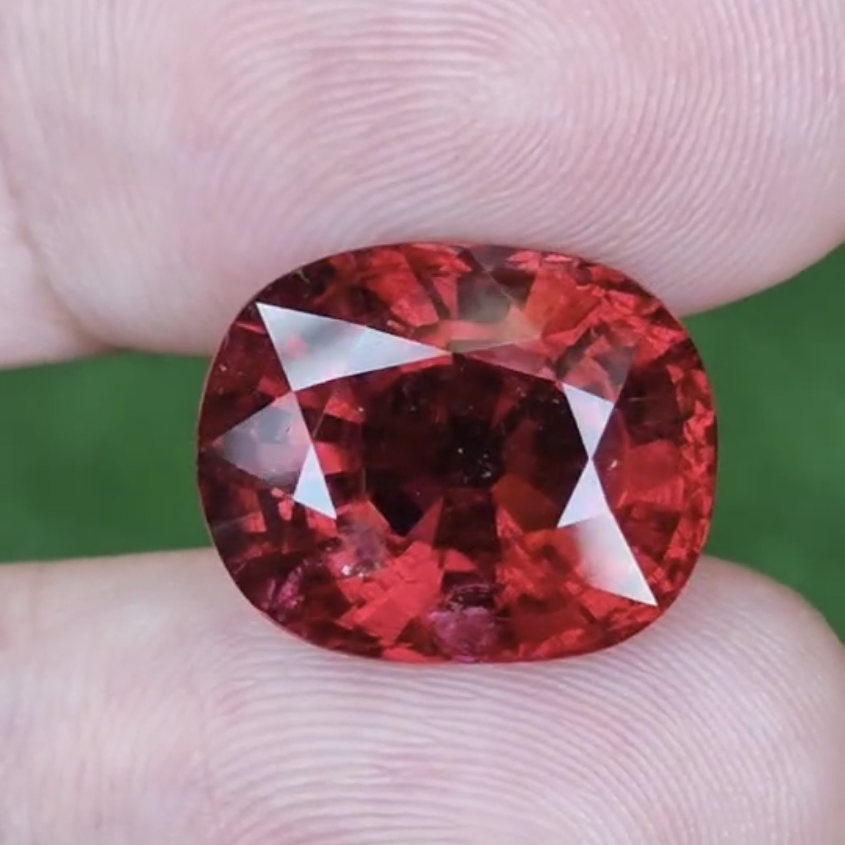 พลอย รูเบลไลต์ ทัวร์มาลีน Rubellite Tourmaline 15.57 กะรัต (Cts.) ดิบ พร้อมใบเซอร์ พลอยแท้ อัญมณีมงคลประจําวันเกิด เครื่องประดับพลอย