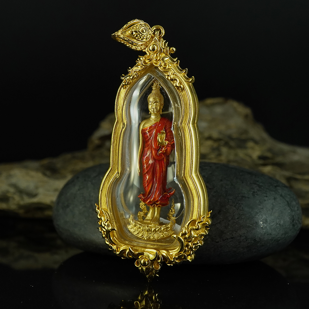 พระพุทธศิริสุขมั่นคงทรัพย์พร้อมเลี่ยมกรอบ รหัส 2 เนื้อบรอนซ์นอกชุบทองลงยาจีวร