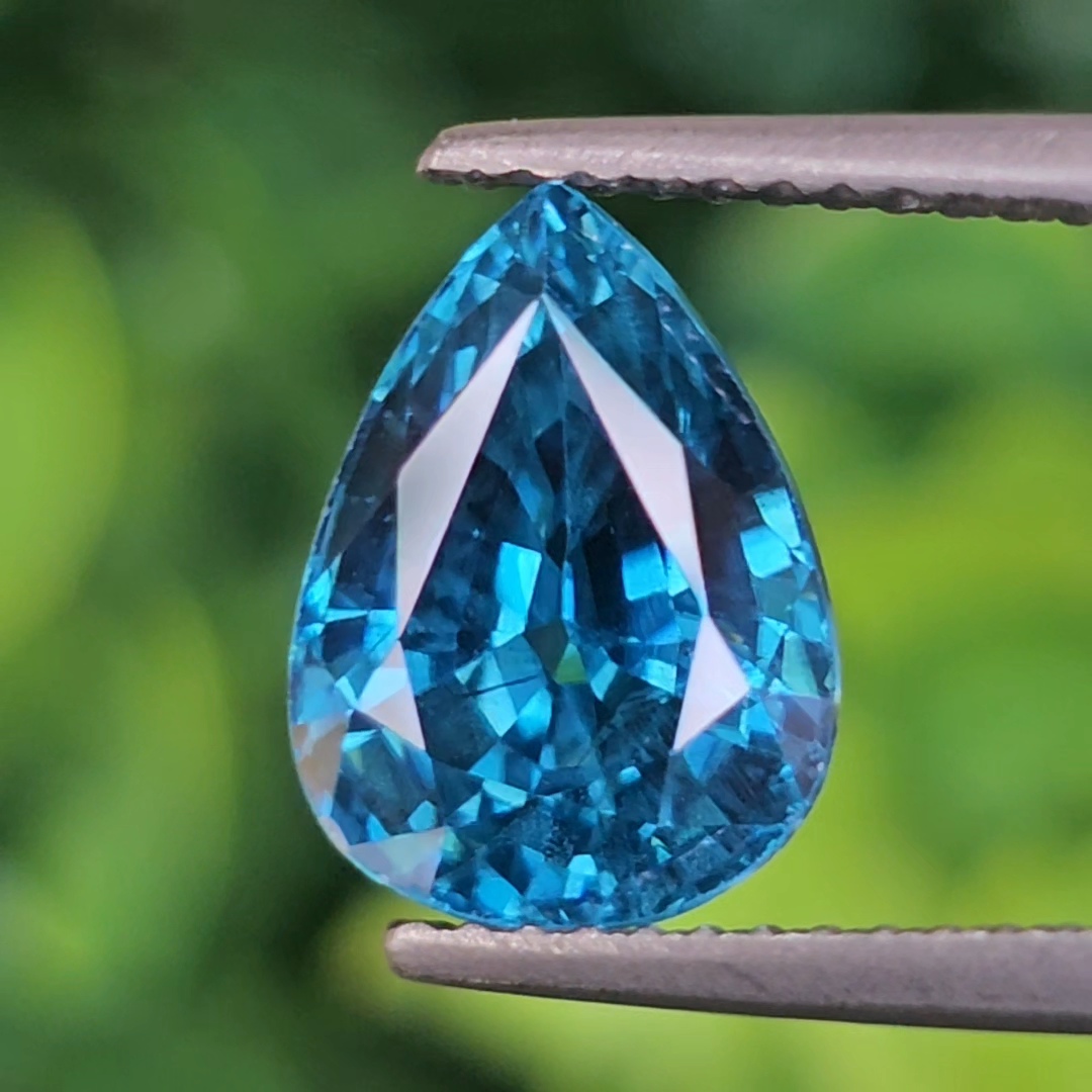 พลอย เพทาย (Zircon) 5.55 กะรัต (Cts.) พลอยแท้ อัญมณีมงคลประจําวันเกิด เครื่องประดับพลอย