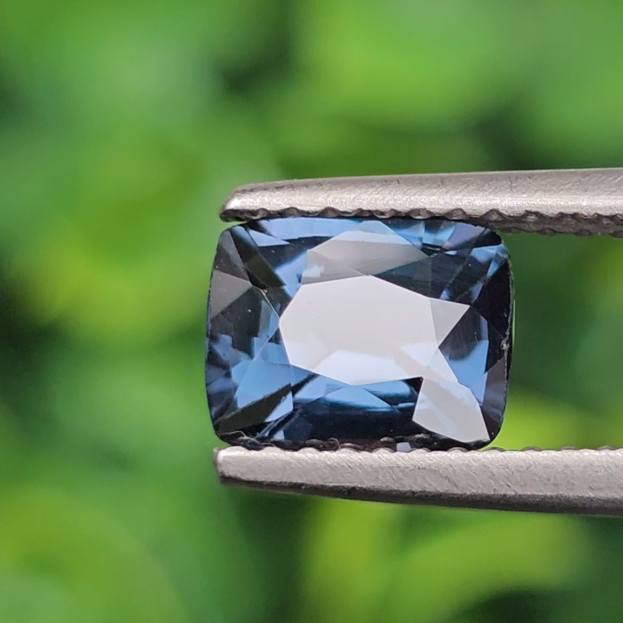 สปิเนล พม่า (Spinel Myanmar) 1.27 กะรัต (Cts.) พลอยแท้ อัญมณีมงคลประจําวันเกิด เครื่องประดับพลอย