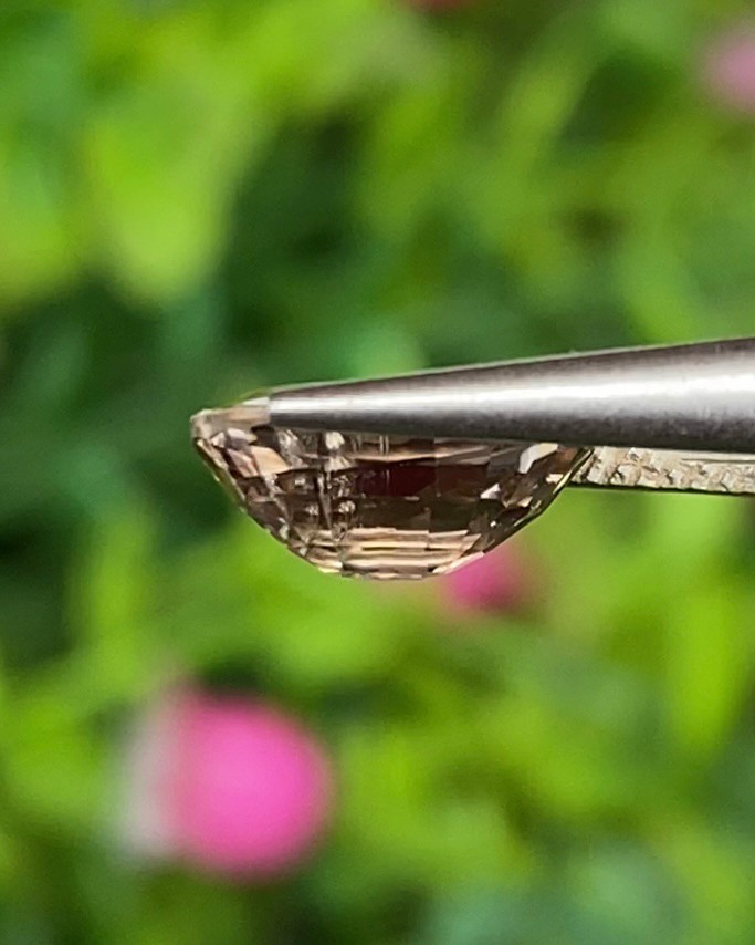 พลอย เพทาย (Zircon) 2.41 กะรัต (Cts.) พลอยแท้ อัญมณีมงคลประจําวันเกิด เครื่องประดับพลอย