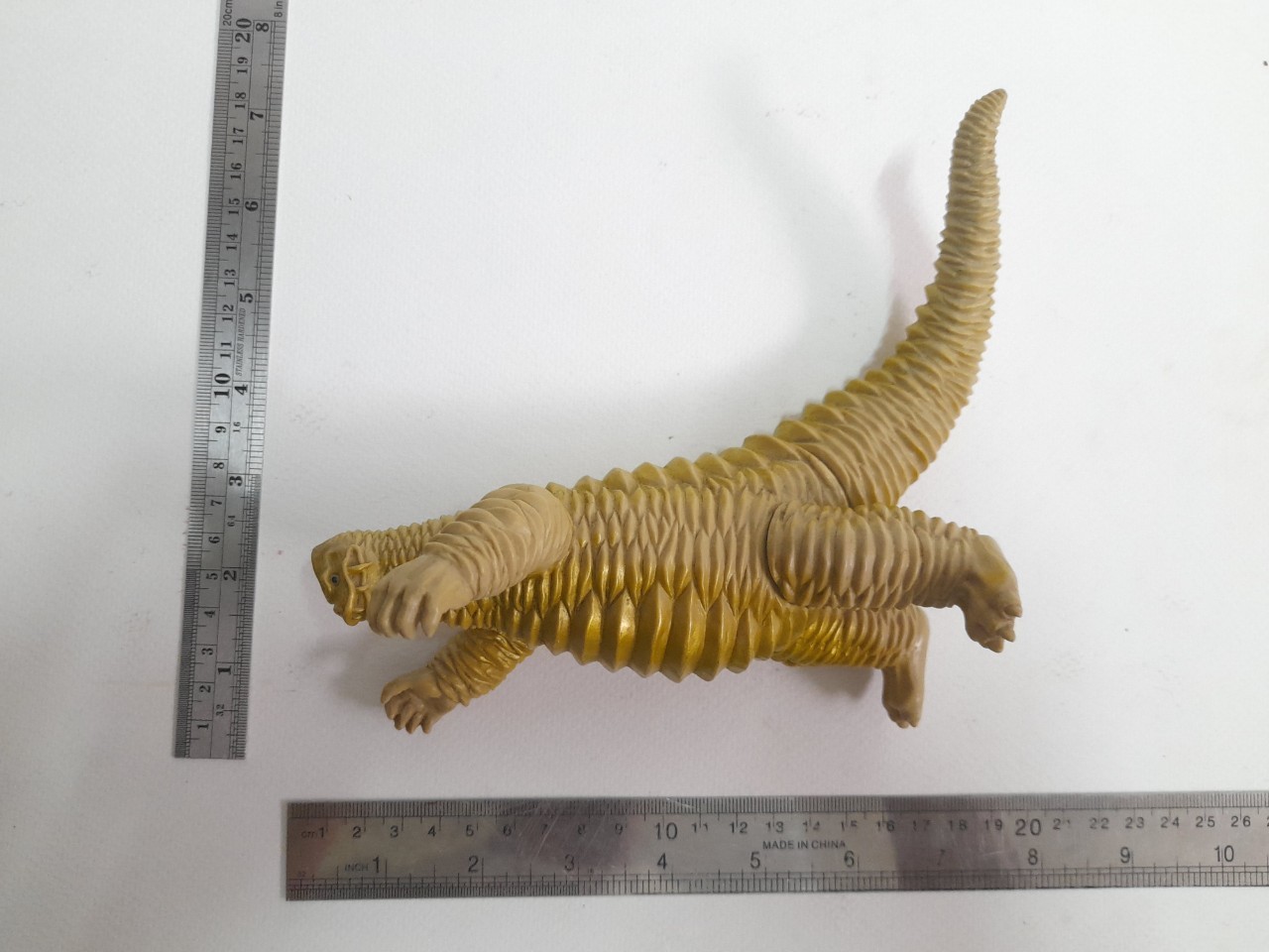 ซอฟ 6.5-7 นิ้ว สัตว์ประหลาดเรดคิงส์ จากอุลตร้าแมน1 มือสอง สภาพดี มีรอยบ้าง มีปั๊มใต้เท้า japan 1983