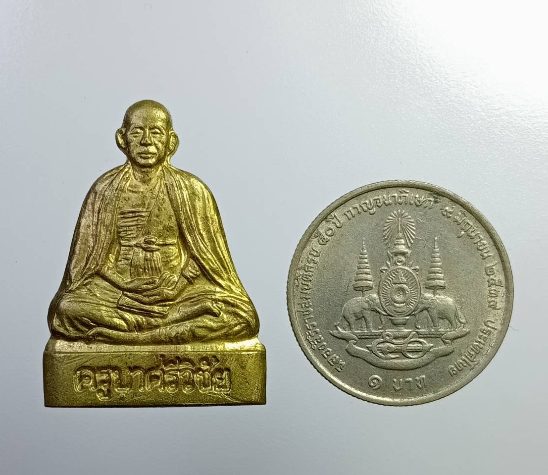 A7347 รูปเหมือนปั๊มครึ่งซีก ครูบาศรีวิชัย วัดฝั่งหมิ่ง จ.เชียงราย รุ่นเพิ่มทรัพย์ ปี2556