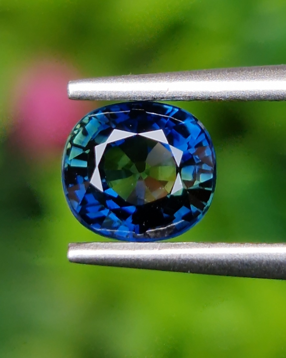 พลอย ลักษณะพิเศษ 2 สี Spacific Bi-Color Sapphire 1.41 กะรัต (Cts.) พลอยแท้ อัญมณีมงคลประจําวันเกิด เครื่องประดับพลอย