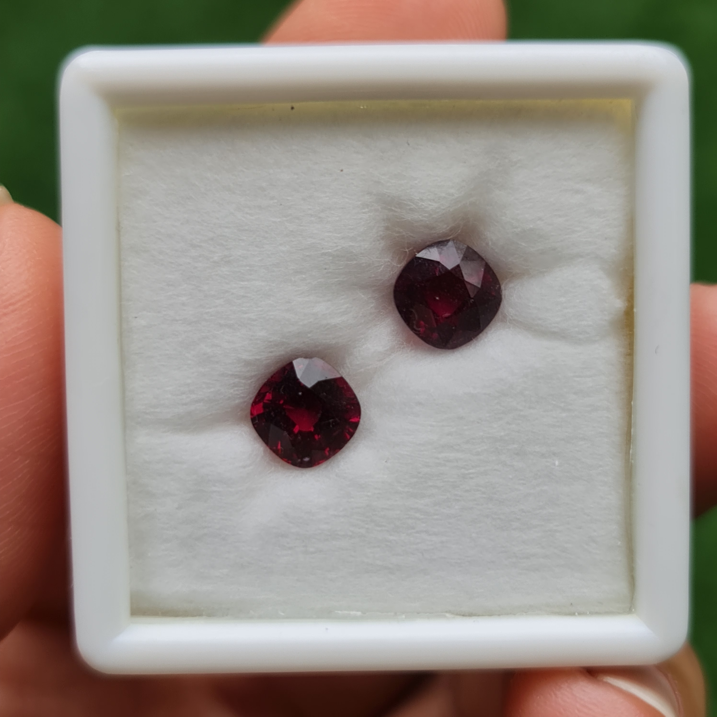 พลอย โรโดไลต์ การ์เน็ท Rhodolite Garnet 3.85 กะรัต (Cts.) พลอยแท้ อัญมณีมงคลประจําวันเกิด เครื่องประดับพลอย