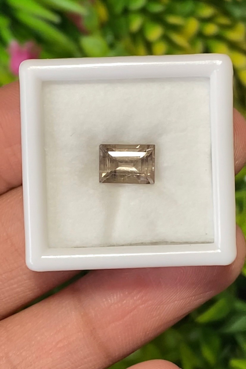 พลอย เพทาย Natural Zircon 2.06 กะรัต (Cts.) พลอยแท้อัญมณีมงคล ประจําวันเกิด เครื่องประดับพลอย