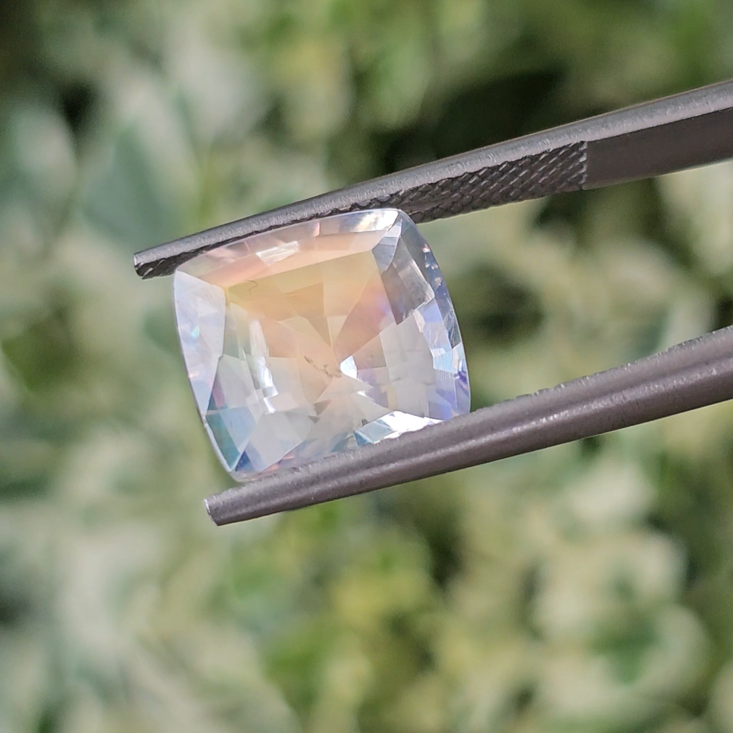 พลอย มูนสโตน เรนโบว์ Rainbow Moonstone 5.64 กะรัต (cts.) พลอยแท้ อัญมณีมงคลประจําวันเกิด เครื่องประดับพลอย