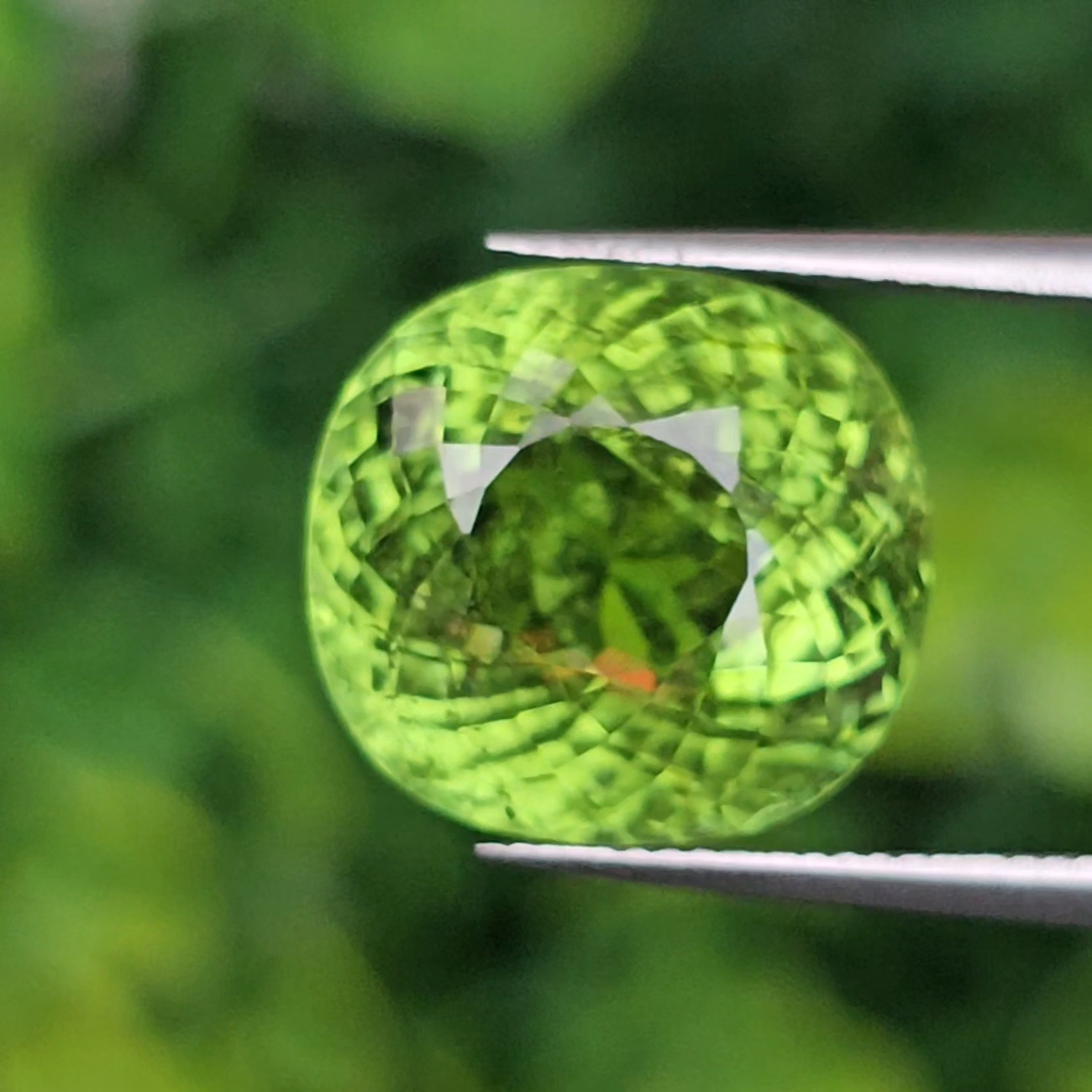 พลอย พาไรบ้า ทัวร์มาลีน Paraiba Tourmaline 11.02 กะรัต (Cts.) *สีพิเศษ เขียวนีออน neon green พร้อมใบเซอร์ พลอยแท้อัญมณีมงคล ประจําวันเกิด เครื่องประดับพลอย