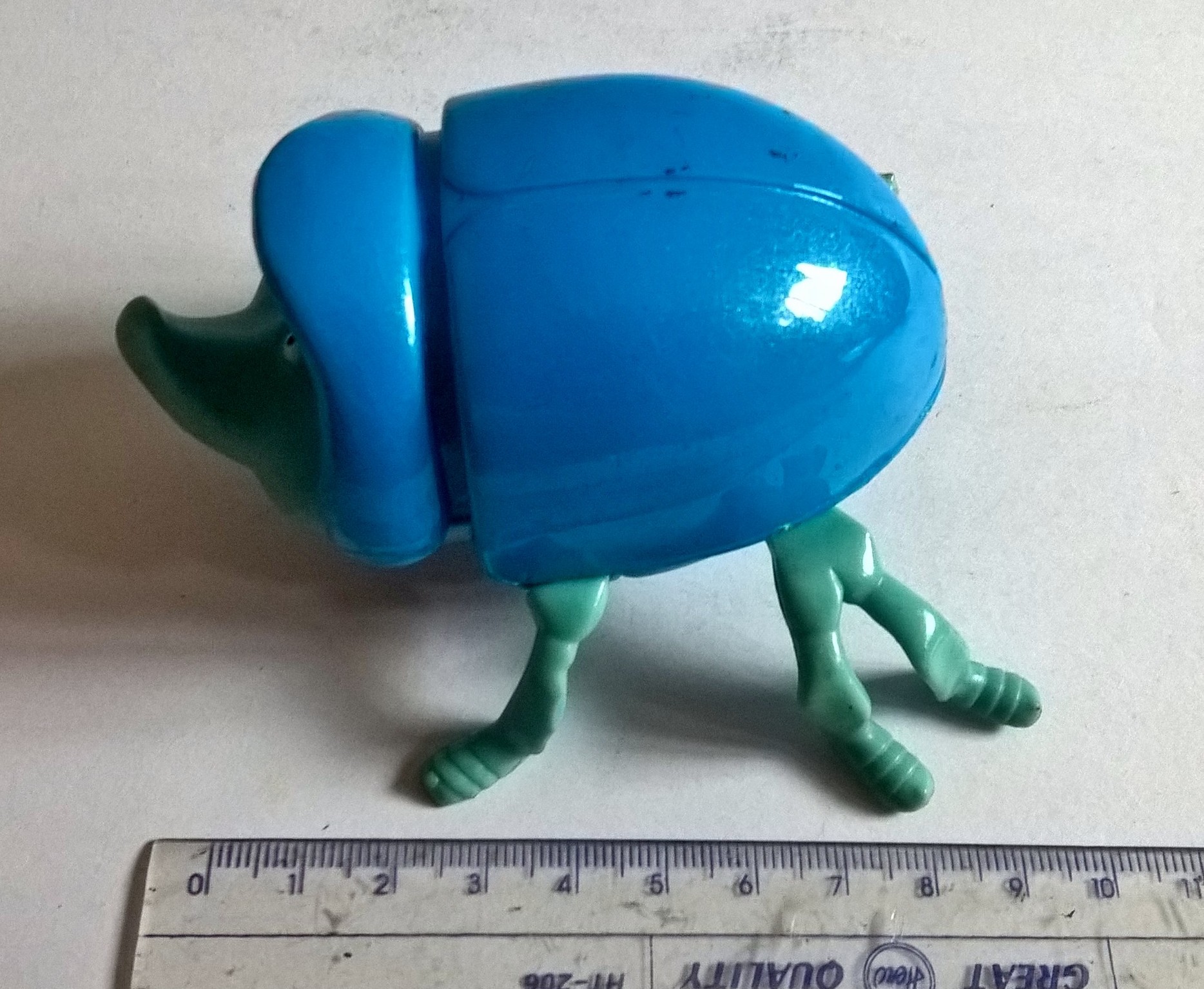 ตัวละครจาก บั๊กไลฟ์ 2 ตัว คือ ด้วง และตั๊กแตน ขายคู่The Blue Beetle (Dim )from "The Bug's Life",Collectible from Mac Donald- ดิม ตัวด้วงสีฟ้า จาก The Bug's Life ของสะสมจาก Mac Donald