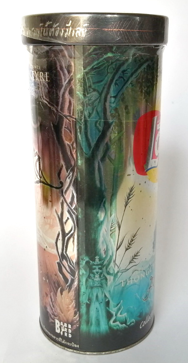 กระป๋องสังกะสี** มีตำหนิตามสภาพตามเวลา ขนมขบเคี้ยว เลย์ งานที่ระลึก ธงไชย แมคอินไตย์ อโรคาจอมยากับยาใจ กระป๋องสูง1ฟุตกว่าๆ ของเก่าสะสมงามเมื่อปี 2000งานเก่าหายาก