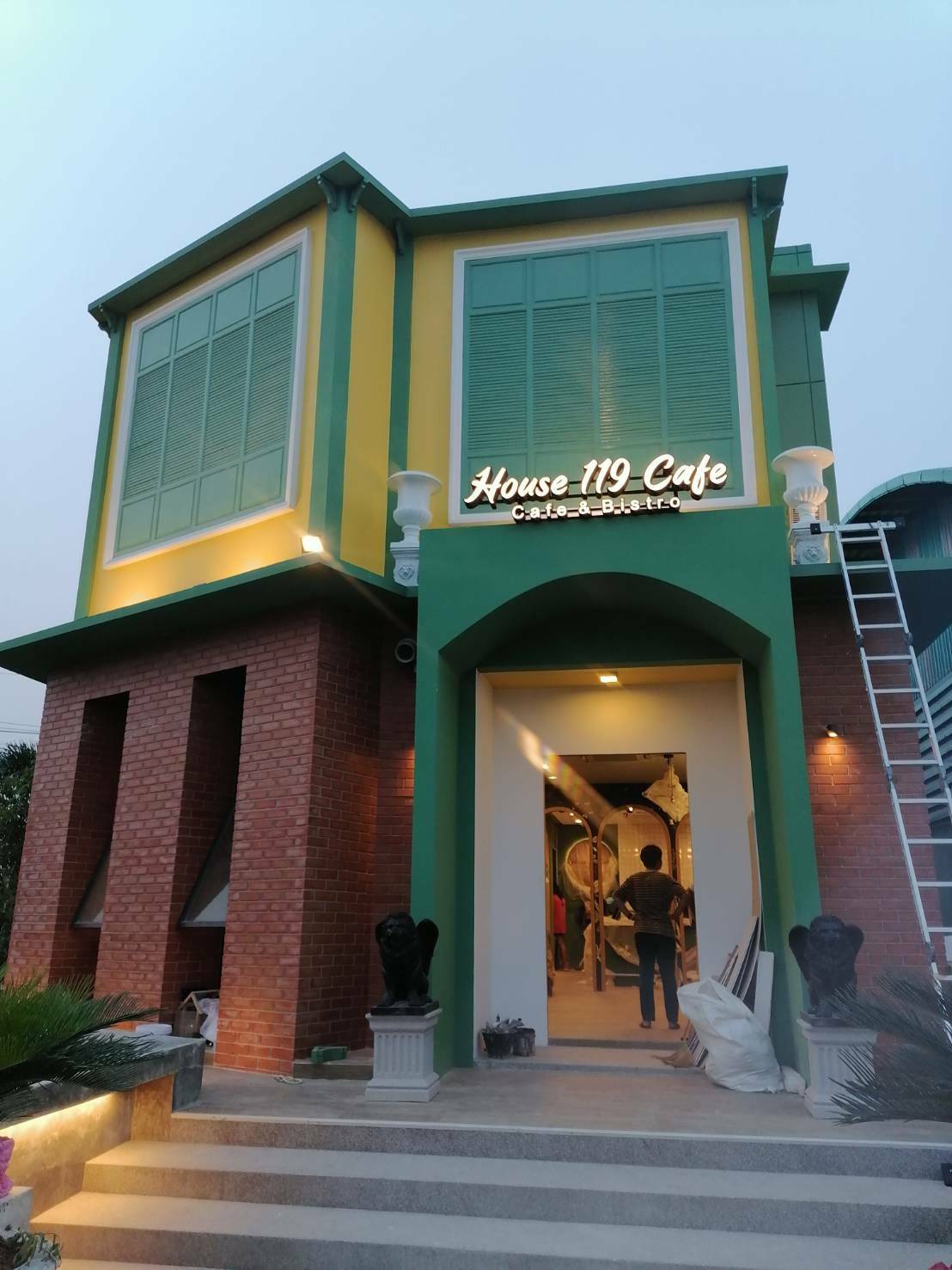 ป้ายอักษรไฟออกหน้า ร้านกาแฟ House 119 Cafe