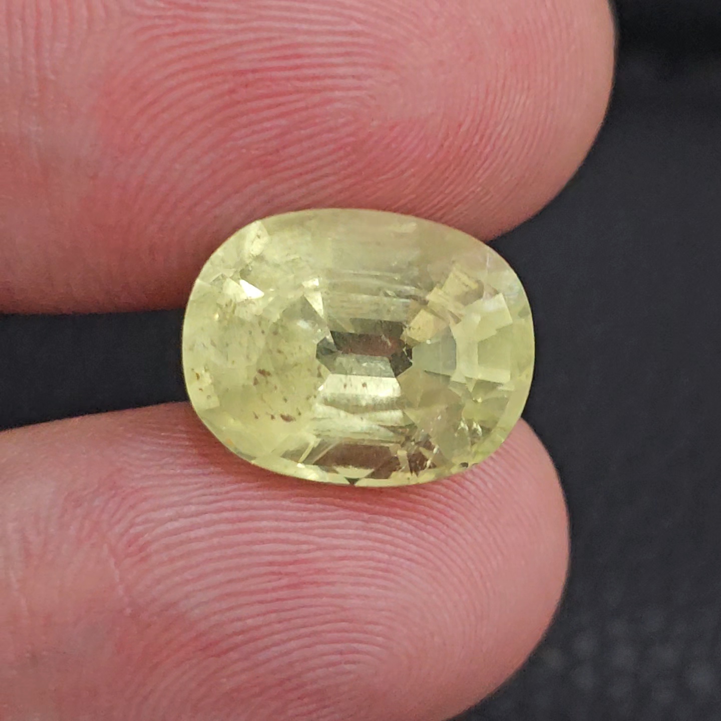พลอย คริโซเบริล (Chrysoberyl) 10.50 กะรัต (Cts.) พร้อมใบเซอร์ พลอยแท้ อัญมณีมงคลประจําวันเกิด เครื่องประดับพลอย
