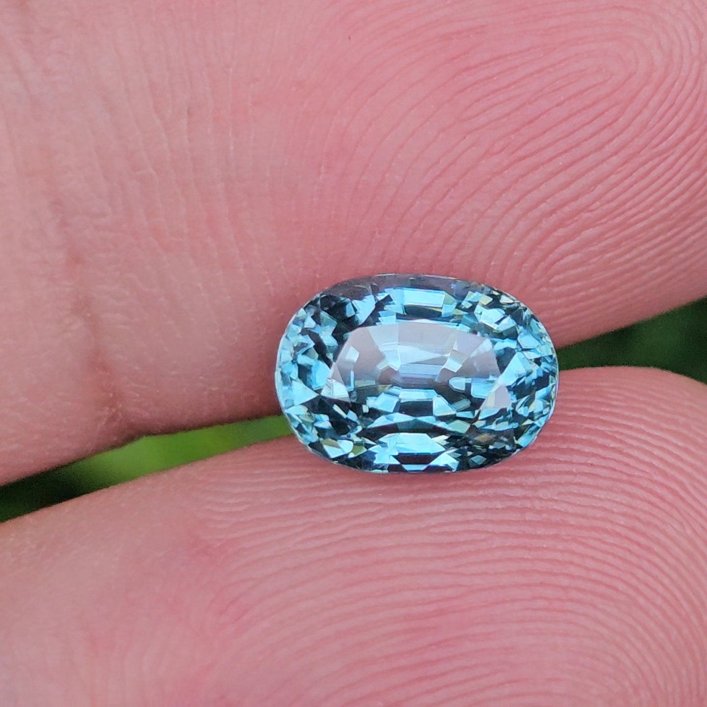 พลอย เพทาย (Zircon) 3.33 กะรัต (Cts.) พลอยแท้ อัญมณีมงคลประจําวันเกิด เครื่องประดับพลอย