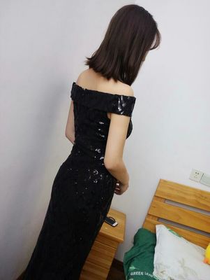 Pre-order ชุดราตรียาวแบบปาดไหล่ทรงหางปลา สีดำปักเลื่อมสวยหรู