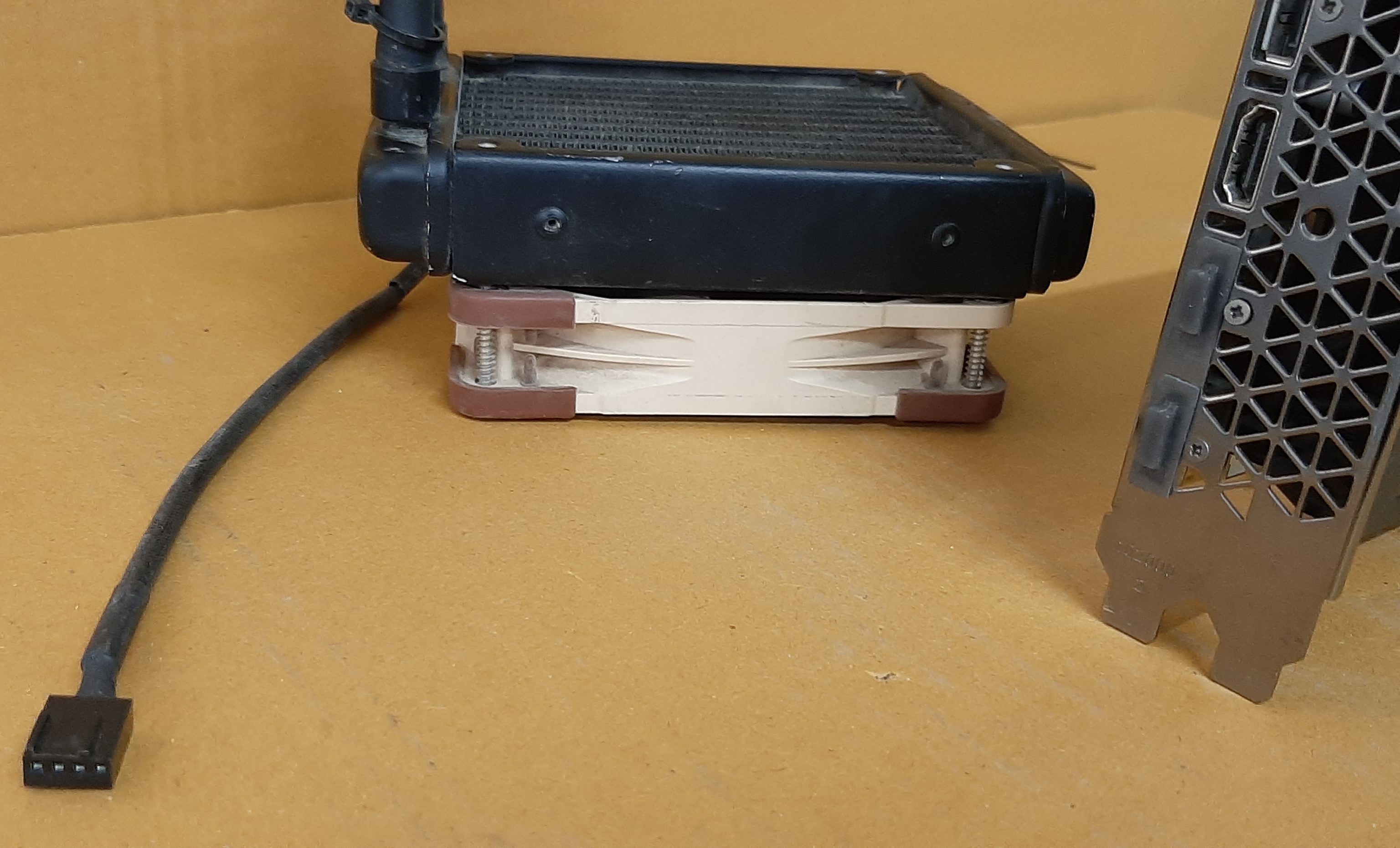 การ์ดจอ Manli GTX1080Ti 11GB+ฮิ้ตซิ้งชุดน้ำปิด มือสอง สภาพดี ประกันร้าน 1 เดือน