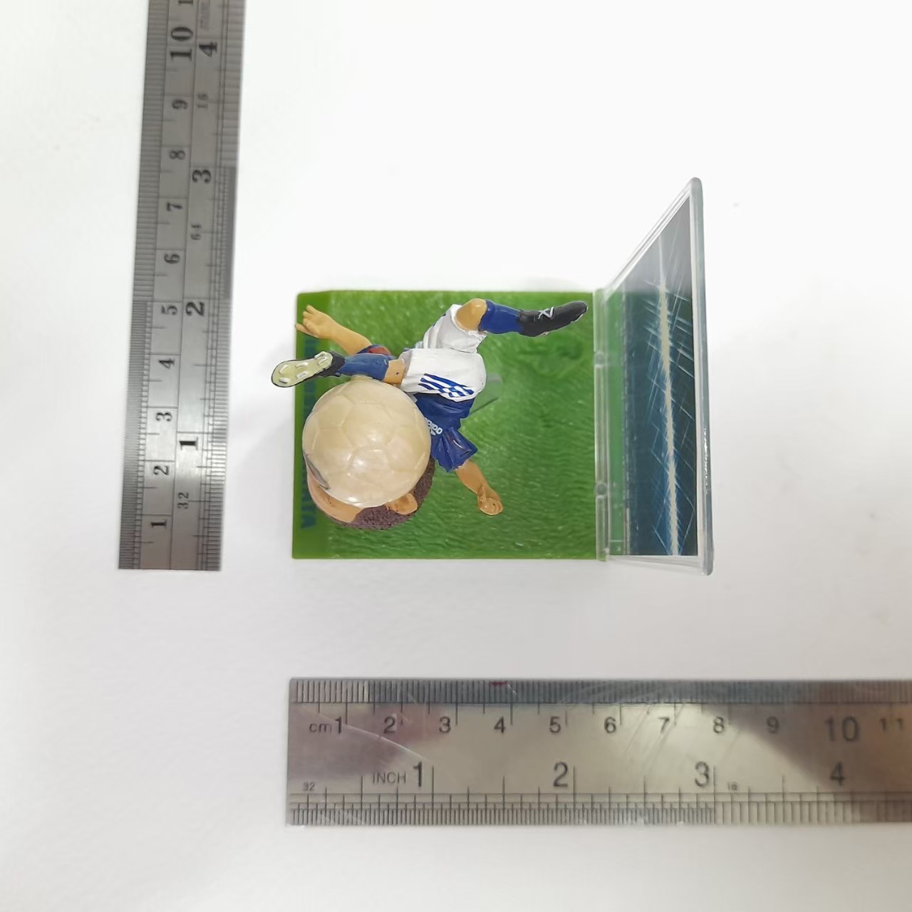 ฟิกเกอร์ นักบอล ทีมญี่ปุ่น Hidetoshi nakata ขนาดตามรูป มีฐาน มีฉาก มือสอง สภาพดีมีรอยบ้าง