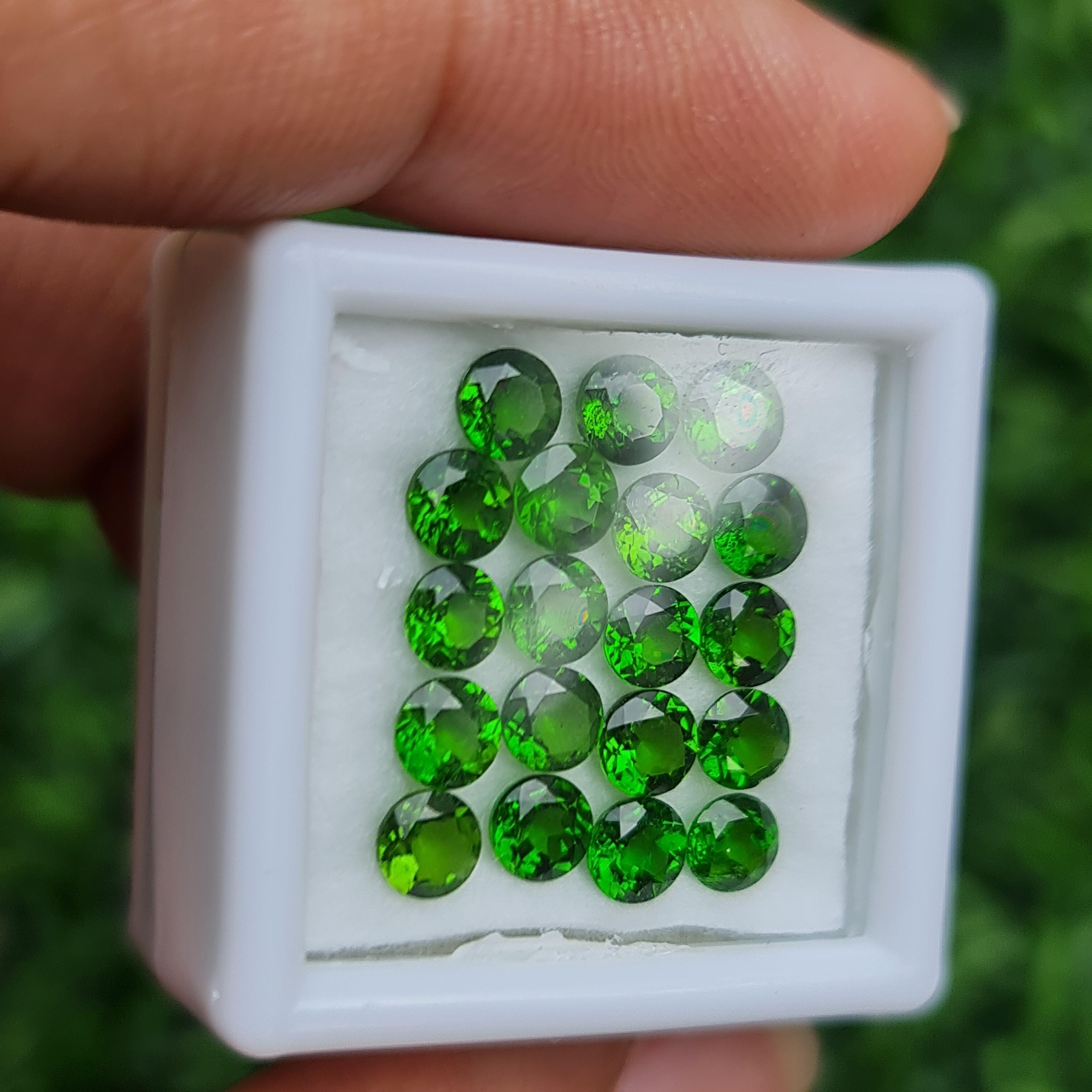 พลอย โครม ไดออพไซด์ Chrome Diopside 5.39 กะรัต (Cts.) 19 เม็ด พลอยแท้ อัญมณีมงคลประจําวันเกิด เครื่องประดับพลอย