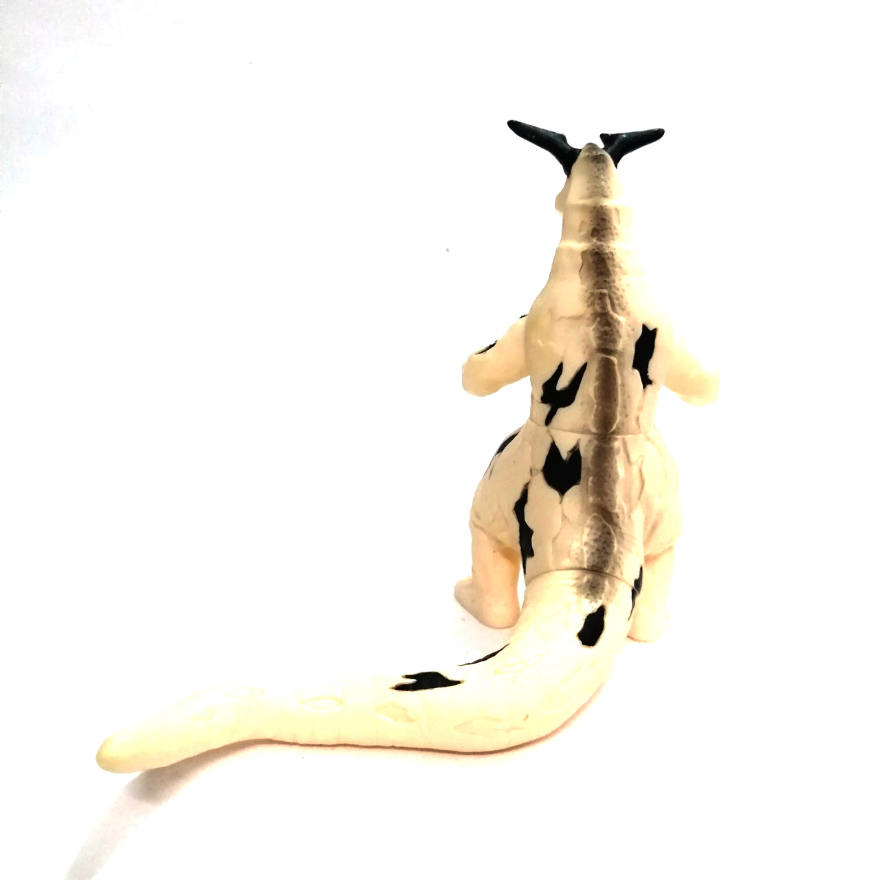 ซอฟ 5นิ้ว สปาร์คดอลล์ มีสติ๊กเกอร์ สัตว์ประหลาด เอเรคิงส์ จาก อุลตร้าเซเว่น BANDAI 2012 CHINA มีรอยสีถลอกบ้าง