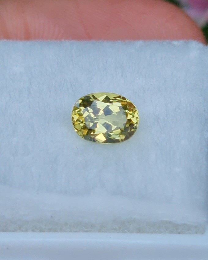 พลอย คริโซเบริล (Chrysoberyl) 1.13 กะรัต (Cts.) พลอยแท้ อัญมณีมงคลประจําวันเกิด เครื่องประดับพลอย